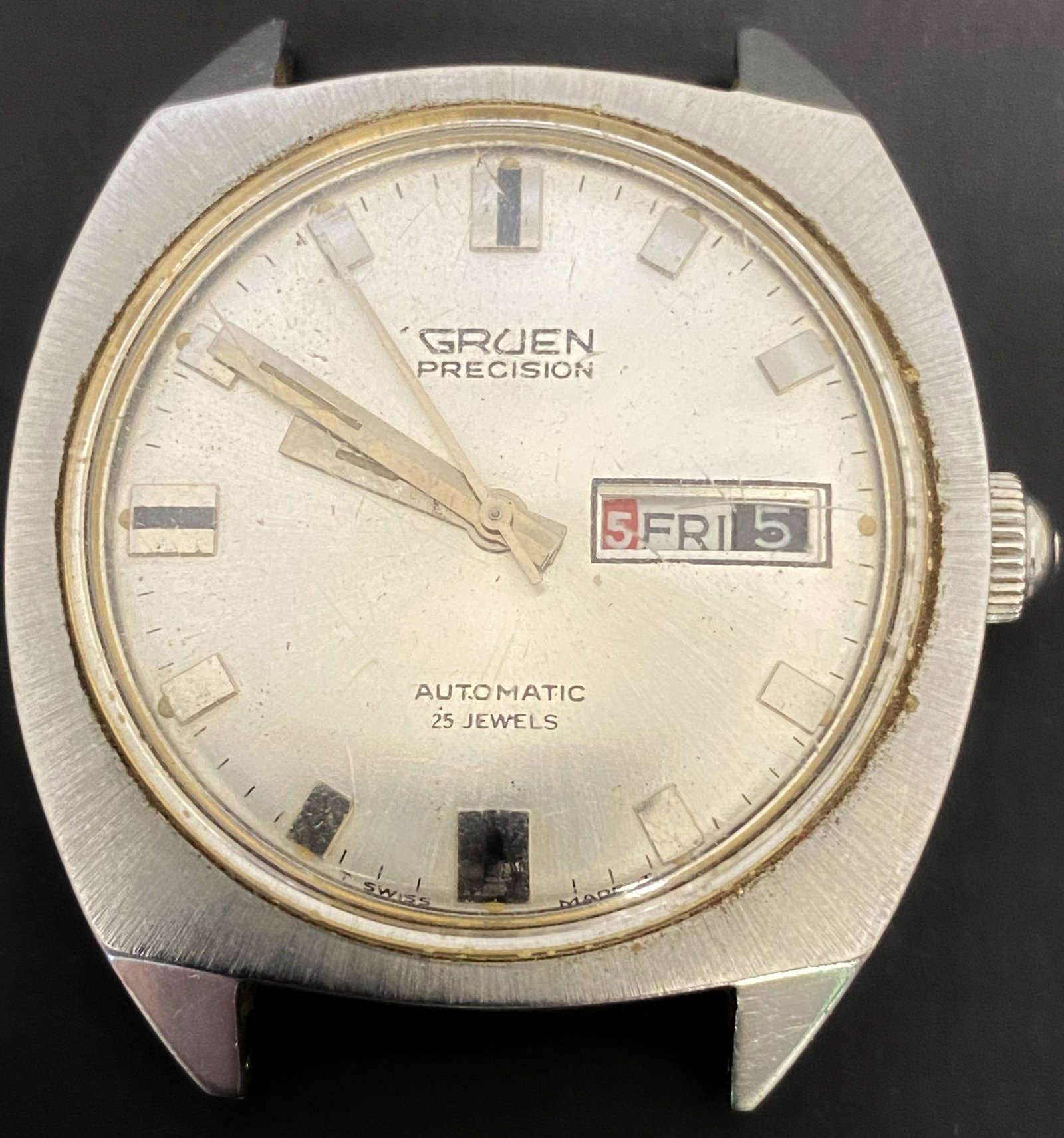VINTAGE GRUEN 25 JEWELS AUTOMATIC MEN'S WATCH: VINTAGE GRUEN 25 JEWELS AUTOMATIC MEN'S WATCHThe watch is pre-owned and runs. Diameter: 36mm (without the crown)*We can't garantee that the watch keeps accurate time, it wasn't tested long enough* SHI