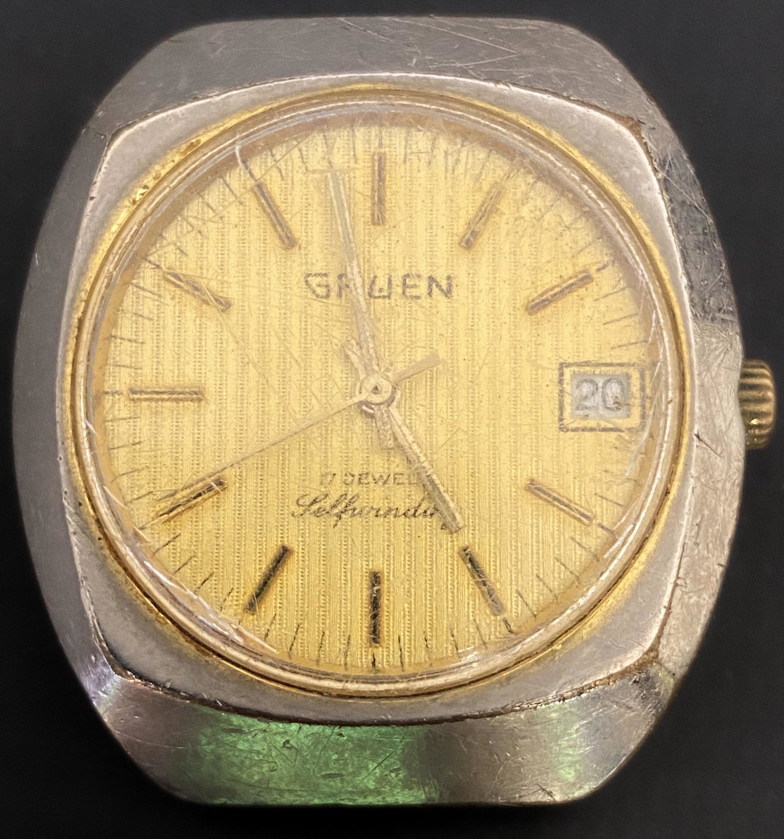 VINTAGE GRUEN 17 JEWELS AUTOMATIC MEN'S WATCH: VINTAGE GRUEN 17 JEWELS AUTOMATIC MEN'S WATCH The watch is pre-owned and runs. Diameter: 36mm (without the crown) *We can't garantee that the watch keeps accurate time, it wasn't tested long enough* S