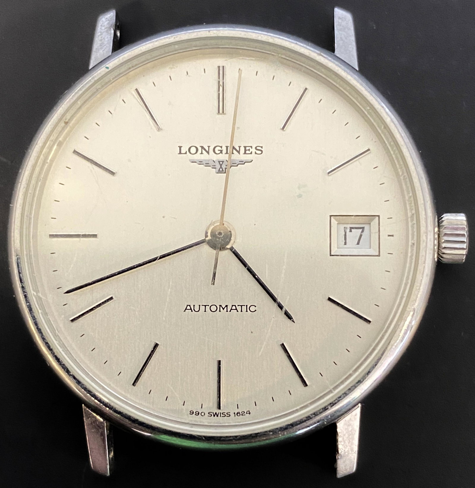 VINTAGE LONGINES CAL. L990.1 AUTOMATIC MEN'S WATCH: VINTAGE LONGINES CAL. L990.1 AUTOMATIC MEN'S WATCH The watch is pre-owned and runs. Diameter: 34mm (without the crown) *We can't garantee that the watch keeps accurate time, it wasn't tested long enou