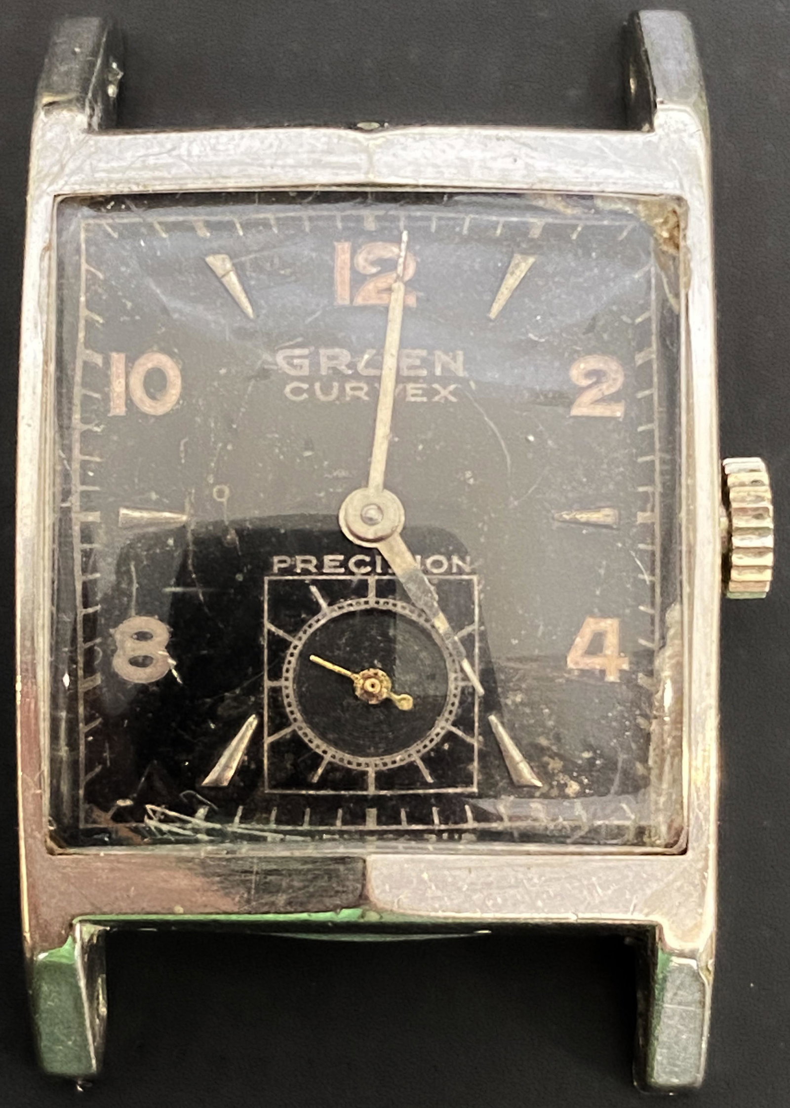 VINTAGE GRUEN CURVEX WIND-UP MEN'S WATCH: VINTAGE GRUEN CURVEX WIND-UP MEN'S WATCH The watch is pre-owned and doesn't run. Diameter: 22mm (without the crown) *We can't garantee that the watch keeps accurate time, it wasn't tested long enough*