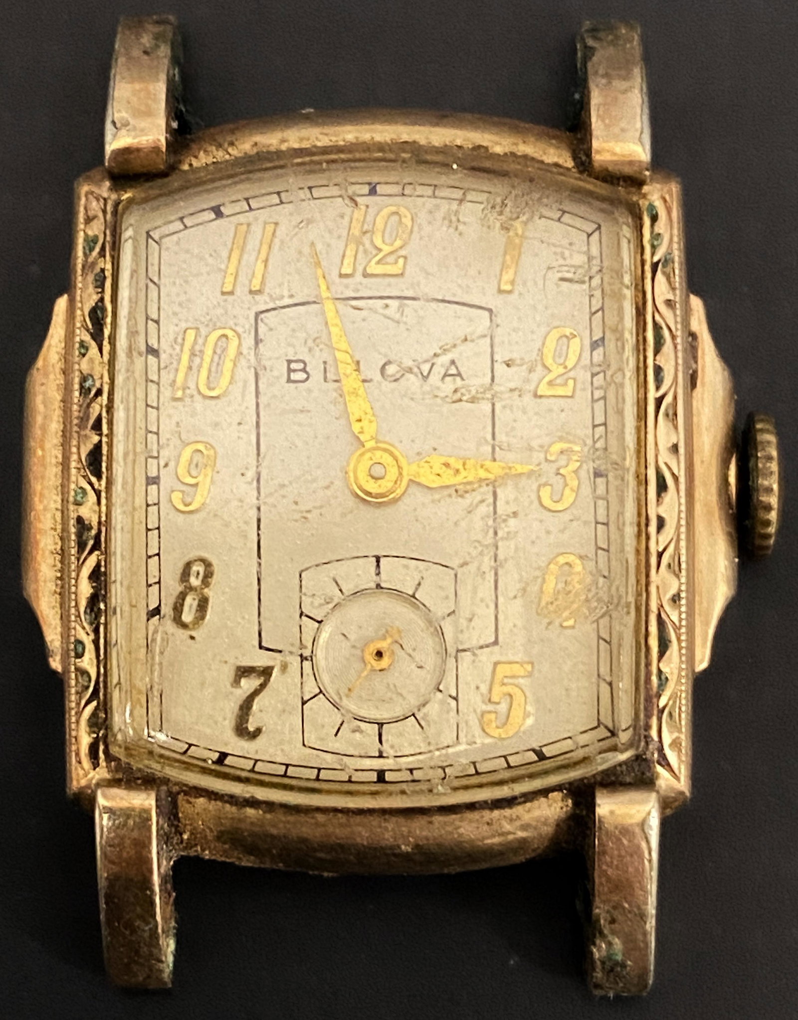 VINTAGE BULOVA GOLD FILLED WIND-UP MEN'S WATCH: VINTAGE BULOVA GOLD FILLED WIND-UP MEN'S WATCH The watch is pre-owned and runs. Diameter: 25mm (without the crown) *We can't garantee that the watch keeps accurate time, it wasn't tested long enough* 