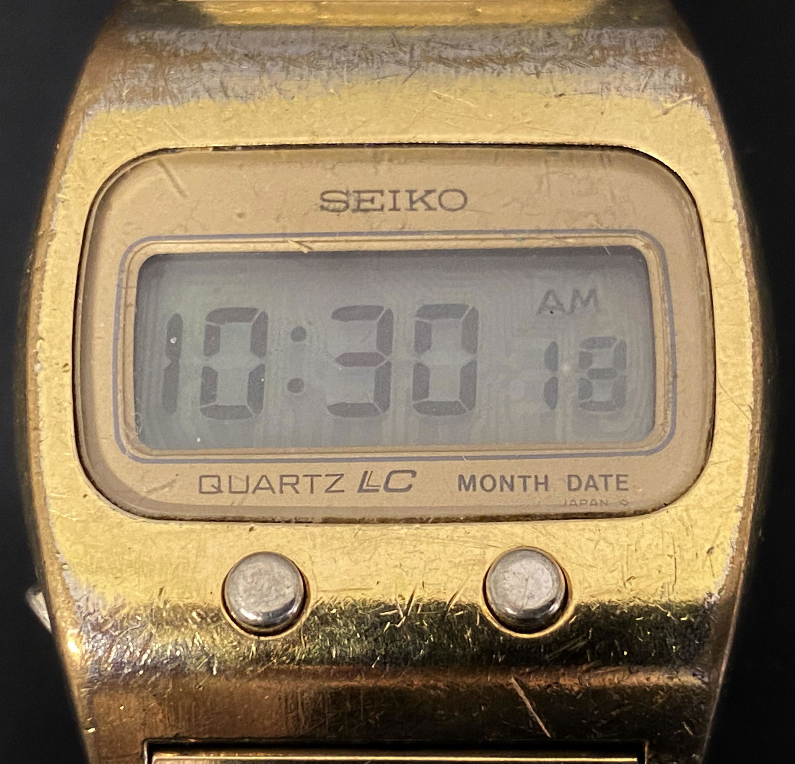 VINTAGE SEIKO QUARTZ LC 0439-5009 GOLD FILLED BATTERY MEN'S WATCH: VINTAGE SEIKO QUARTZ LC 0439-5009 GOLD FILLED BATTERY MEN'S WATCH The watch is pre-owned and runs. Diameter: 33mm (without the crown) *We can't garantee that the watch keeps accurate time, it wasn't t