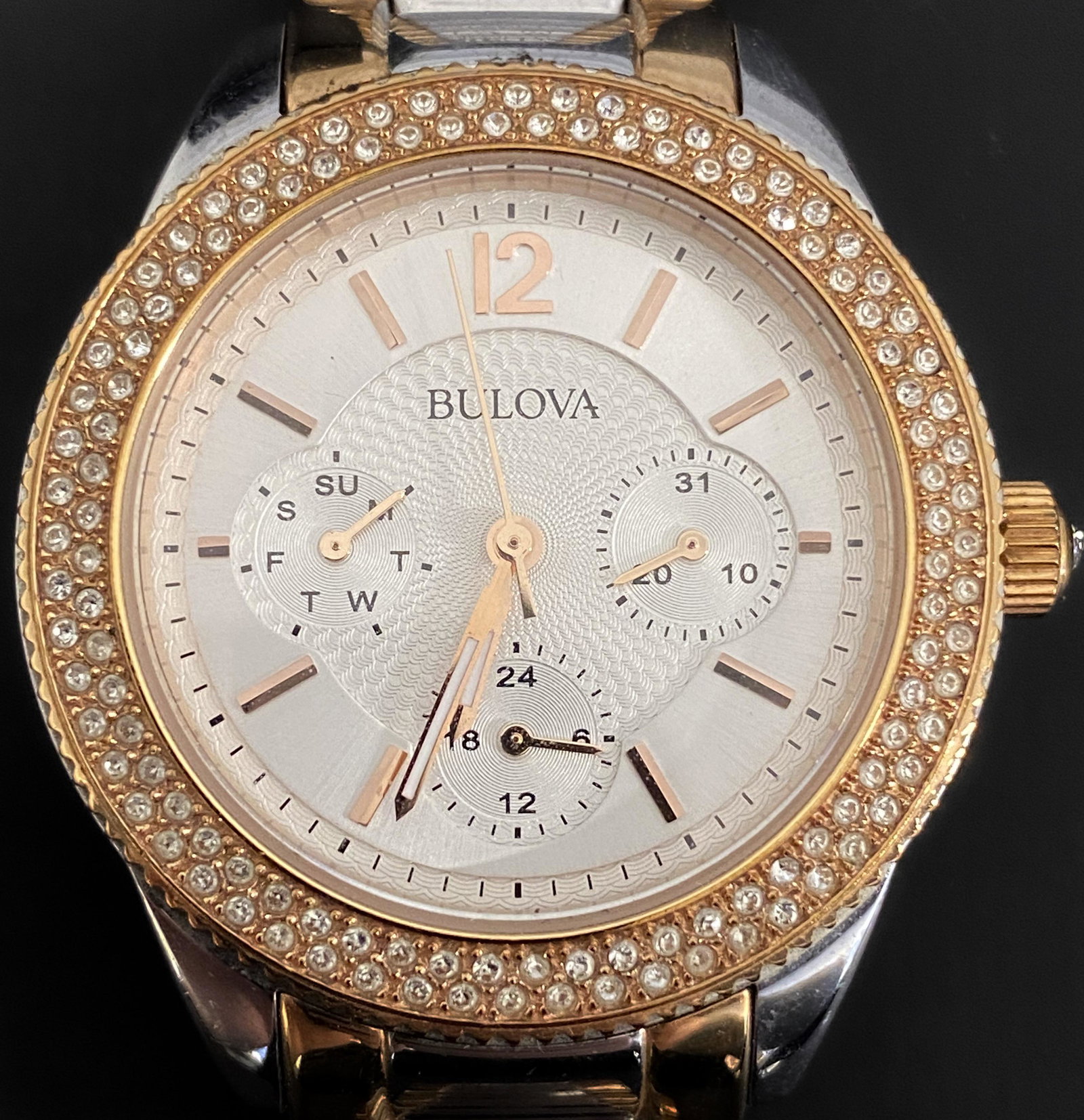 BULOVA C4691189 BATTERY WOMEN'S WATCH: BULOVA C4691189 BATTERY WOMEN'S WATCH The watch is pre-owned and runs. Diameter: 38mm (without the crown) *We can't garantee that the watch keeps accurate time, it wasn't tested long enough* SHIPPING 