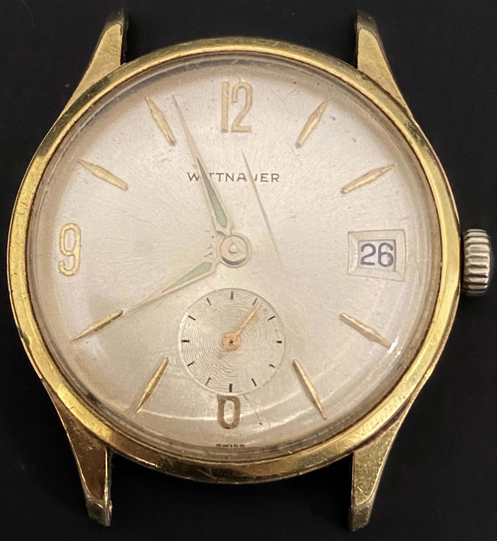 VINTAGE WITTNAUER GOLD FILLES WIND-UP MEN'S WATCH: VINTAGE WITTNAUER GOLD FILLES WIND-UP MEN'S WATCH The watch is pre-owned and runs. Diameter: 33mm (without the crown) *We can't garantee that the watch keeps accurate time, it wasn't tested long enoug