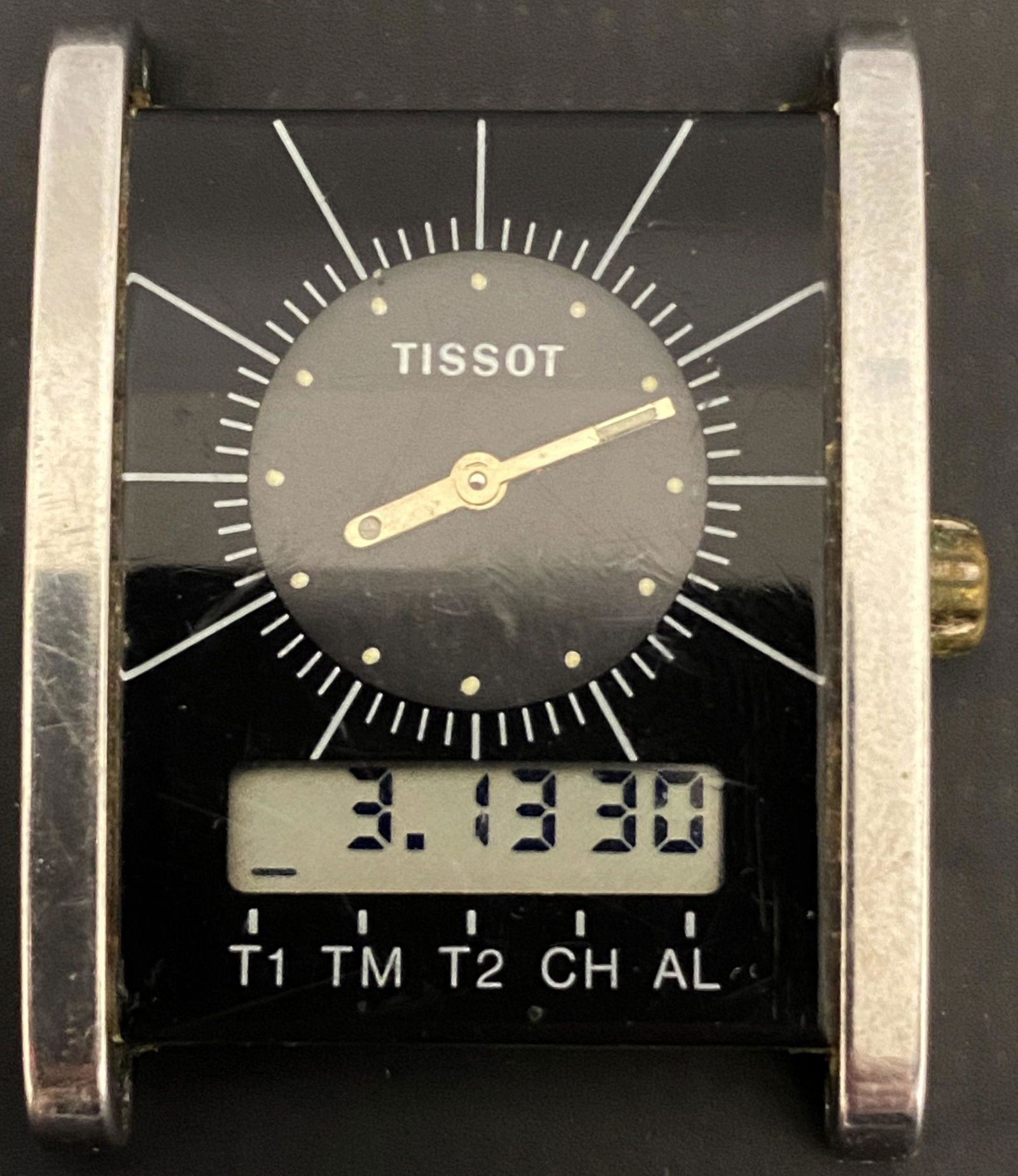VINTAGE TISSOT BATTERY MEN'S WATCH: VINTAGE TISSOT BATTERY MEN'S WATCH The watch is pre-owned and runs. Diameter: 27mm (without the crown) *We can't garantee that the watch keeps accurate time, it wasn't tested long enough* SHIPPING FEE