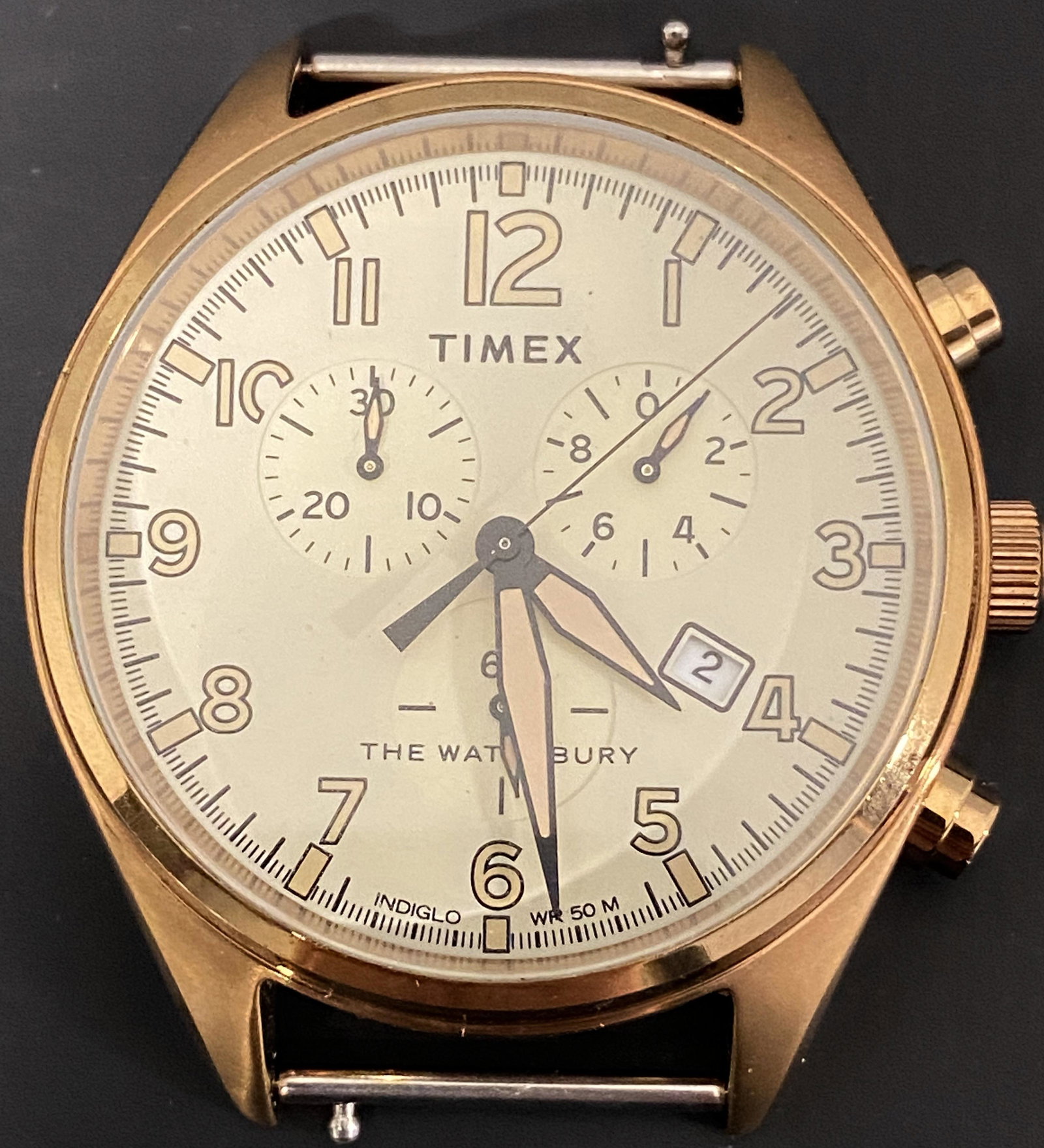TIMEX BATTERY MEN'S WATCH: TIMEX BATTERY MEN'S WATCH The watch is pre-owned and runs. Diameter: 42mm (without the crown) *We can't garantee that the watch keeps accurate time, it wasn't tested long enough* SHIPPING FEE CANADA 1