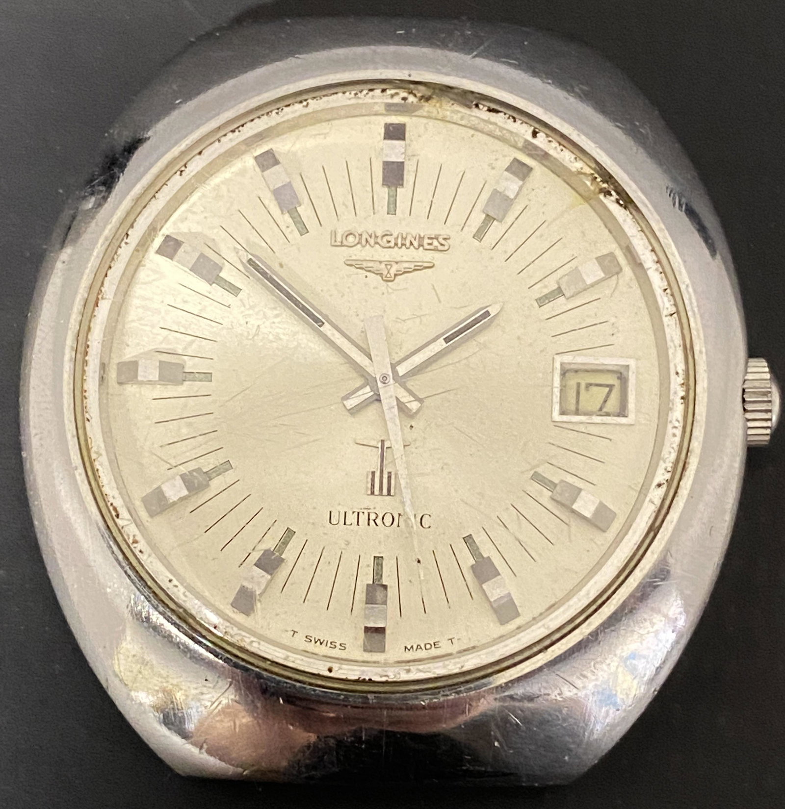 VINTAGE LONGINES ULTRONIC CAL. 6312 BATTERY MEN'S WATCH: VINTAGE LONGINES ULTRONIC CAL. 6312 BATTERY MEN'S WATCH The watch is pre-owned and runs. Diameter: 40mm (without the crown) *We can't garantee that the watch keeps accurate time, it wasn't tested long