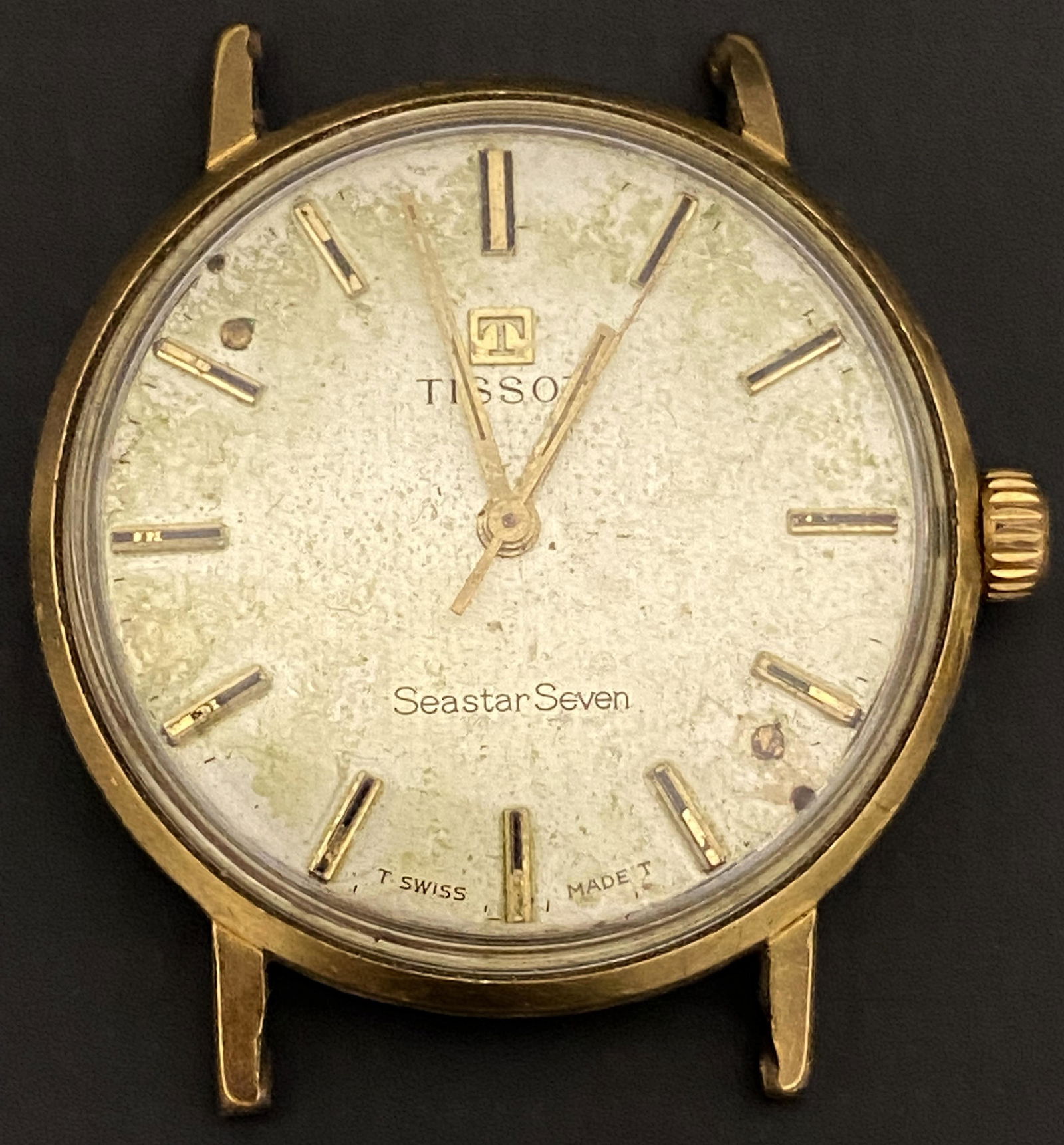 VINTAGE TISSOT SEASTAR GOLD FILLED WIND-UP MEN'S WATCH: VINTAGE TISSOT SEASTAR GOLD FILLED WIND-UP MEN'S WATCH The watch is pre-owned and doesn't run. Diameter: 34mm (without the crown) SHIPPING FEE CANADA 15,00$ USA 20.00$ We add 5$ by additional item