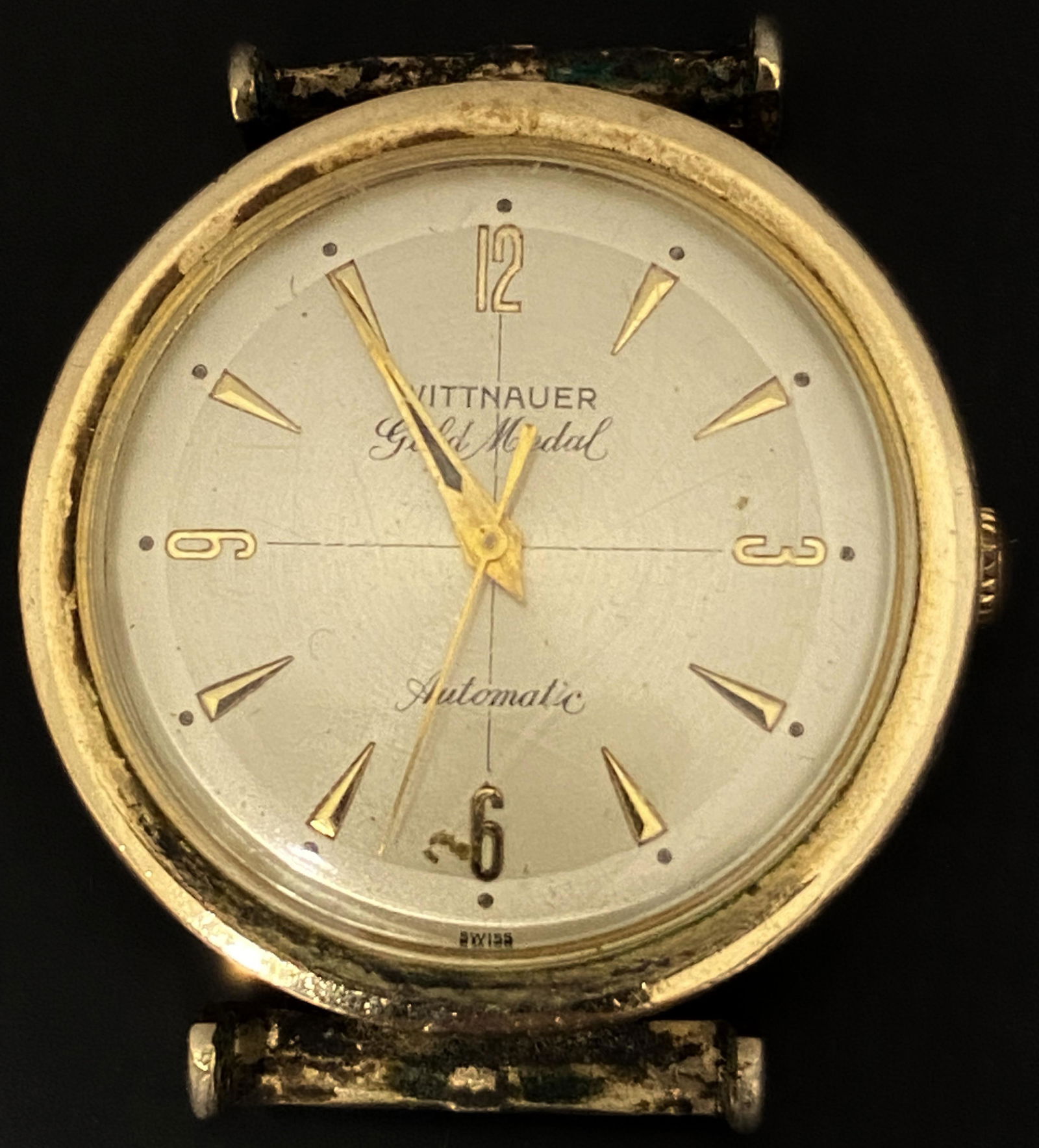 VINTAGE WITTNAUER GOLD MEDAL GOLD FILLED AUTOMATIC MEN'S WATCH: VINTAGE WITTNAUER GOLD MEDAL GOLD FILLED AUTOMATIC MEN'S WATCH The watch is pre-owned and runs. Diameter: 34mm (without the crown) *We can't garantee that the watch keeps accurate time, it wasn't test