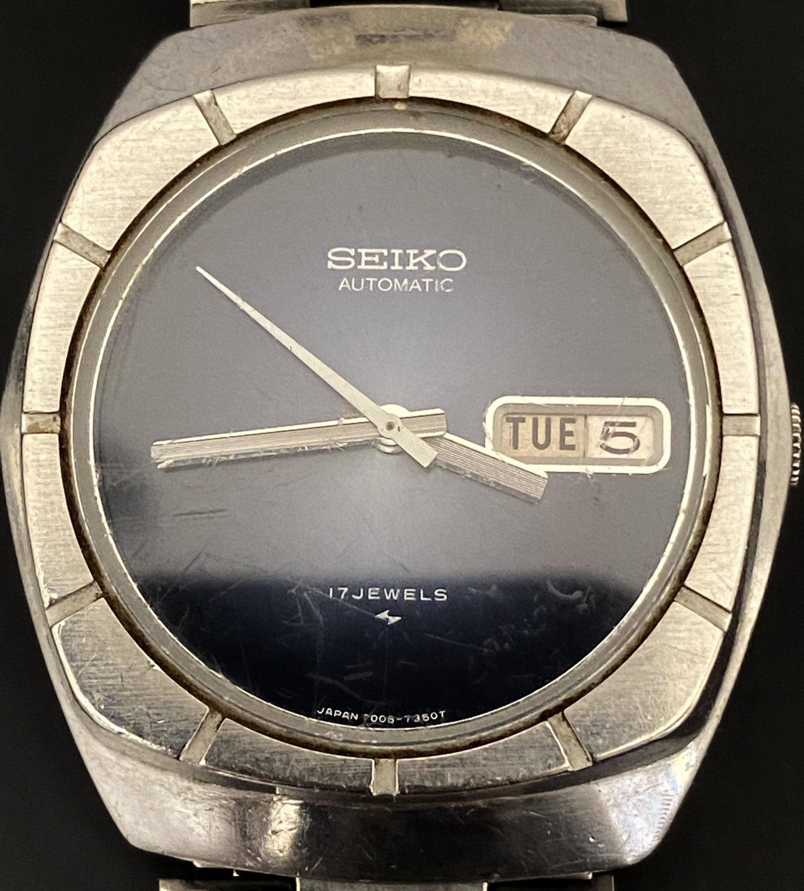 VINTAGE SEIKO 7006-7219 AUTOMATIC MEN'S WATCH: VINTAGE SEIKO 7006-7219 AUTOMATIC MEN'S WATCH The watch is pre-owned and runs. Diameter: 36mm (without the crown) *We can't garantee that the watch keeps accurate time, it wasn't tested long enough* S