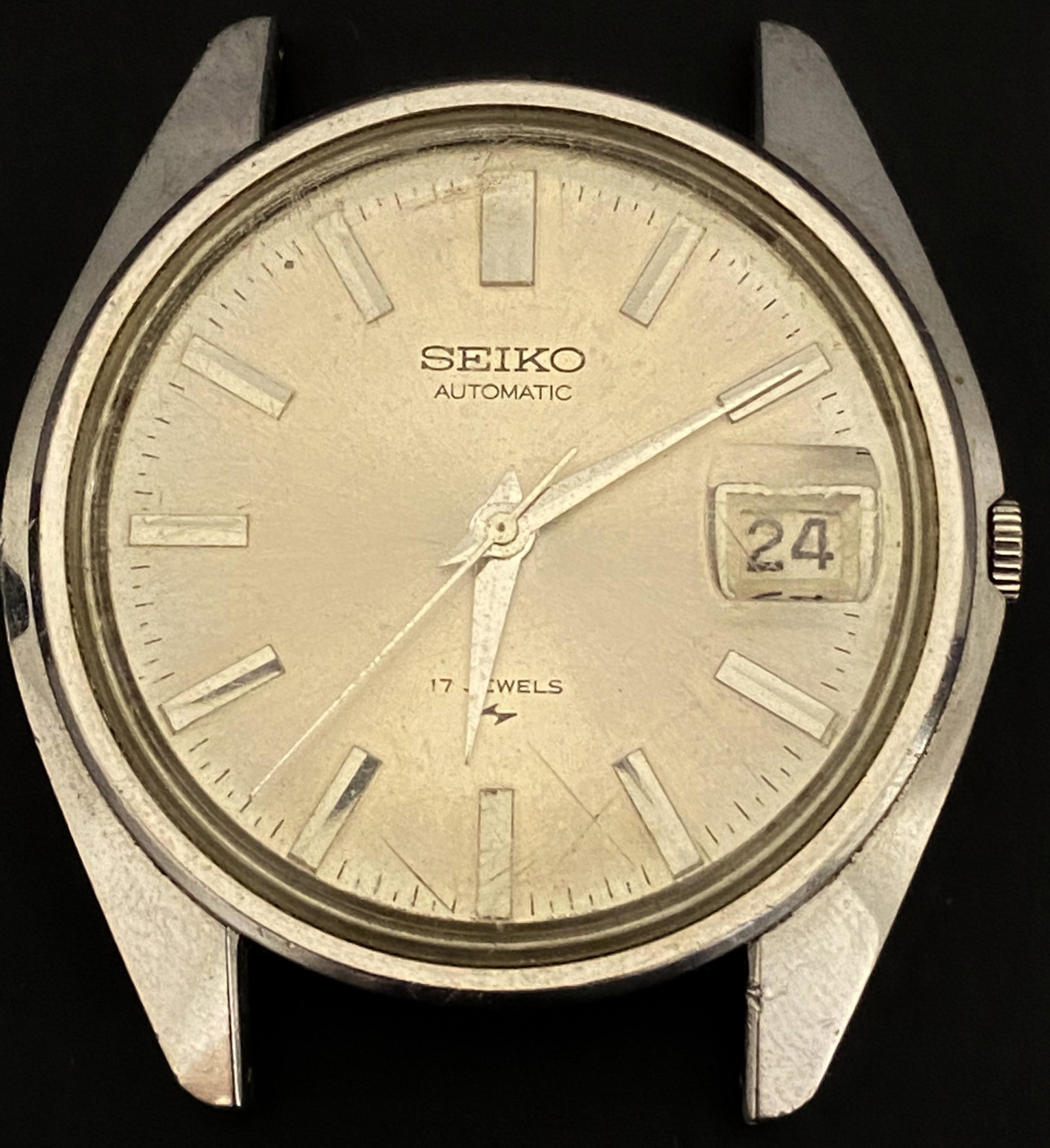 VINTAGE SEIKO 7005-8000 17 JEWELS AUTOMATIC MEN'S WATCH: VINTAGE SEIKO 7005-8000 17 JEWELS AUTOMATIC MEN'S WATCH The watch is pre-owned and runs. Diameter: 36mm (without the crown) *We can't garantee that the watch keeps accurate time, it wasn't tested long