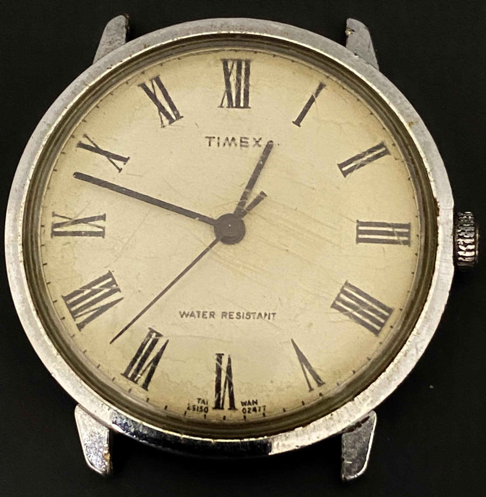 VINTAGE TIMEX WIND-UP MEN'S WATCH: VINTAGE TIMEX WIND-UP MEN'S WATCH The watch is pre-owned and runs. Diameter: 34mm (without the crown) *We can't garantee that the watch keeps accurate time, it wasn't tested long enough* SHIPPING FEE 