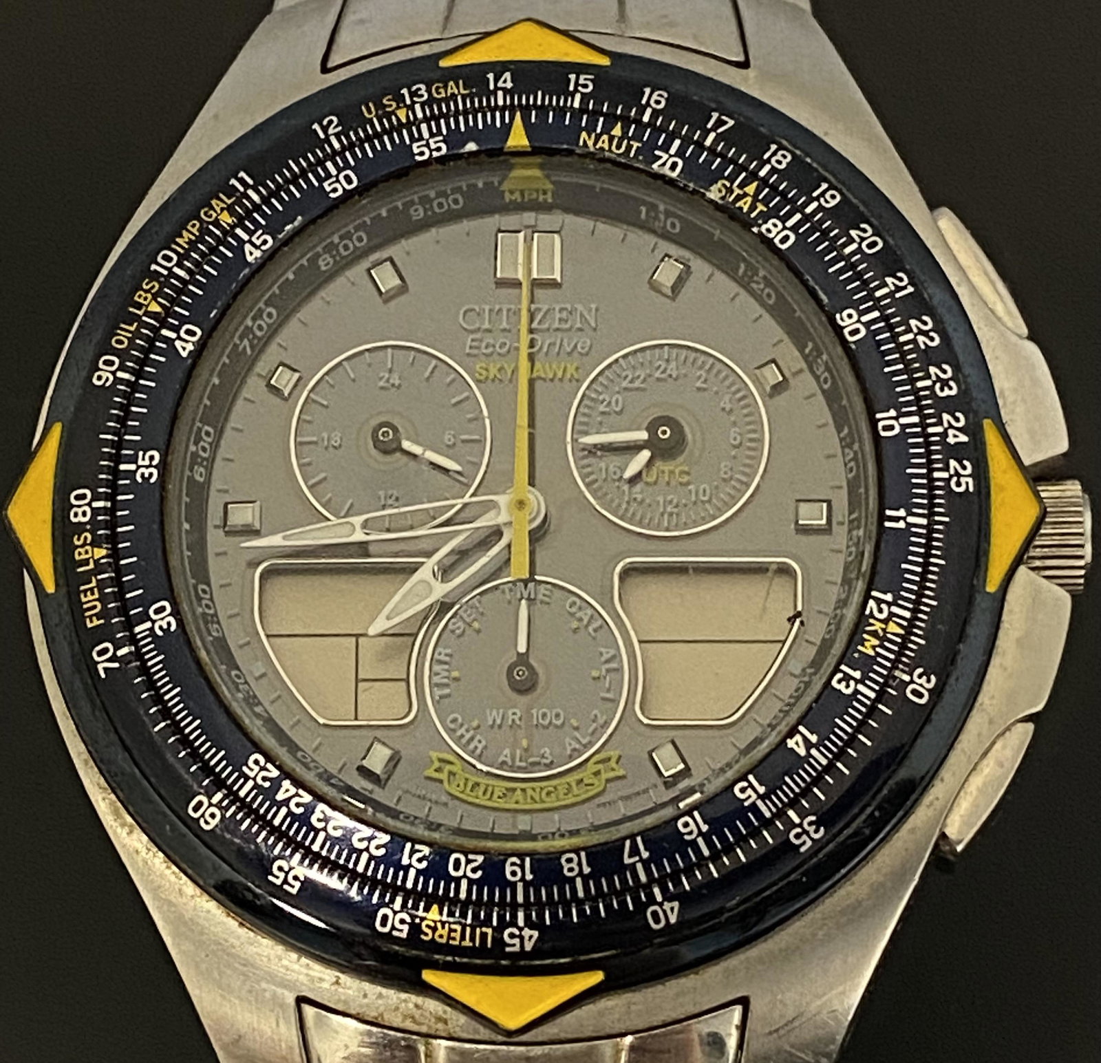 CITIZEN ECO-DRIVE SKYHAWK BLUE ANGELS BATTERY MEN'S WATCH: CITIZEN ECO-DRIVE SKYHAWK BLUE ANGELS BATTERY MEN'S WATCH The watch is pre-owned and has not been tested. Diameter: 42mm (without the crown) SHIPPING FEE CANADA 15,00$ USA 20.00$ We add 5$ by addition