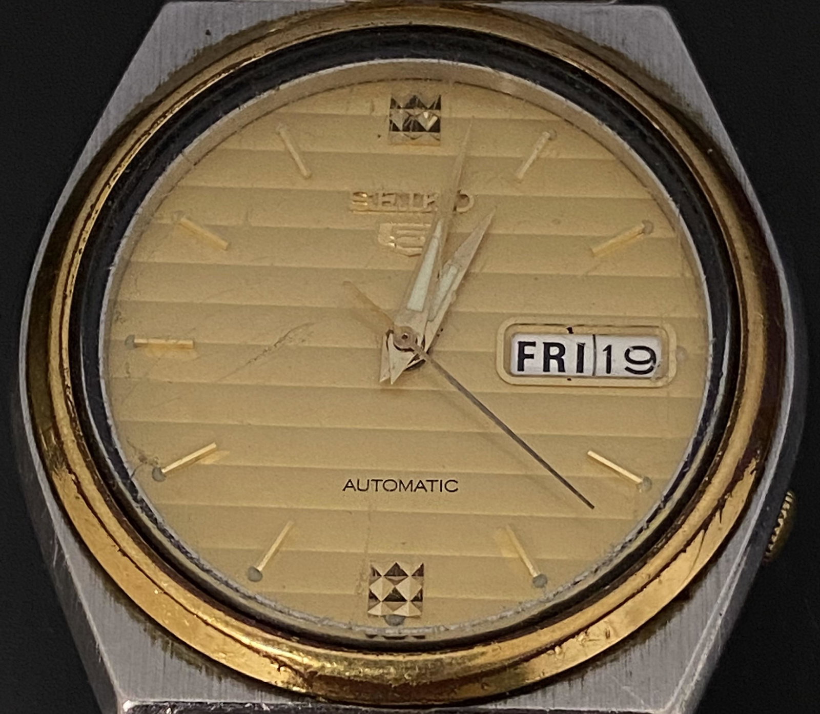 VINTAGE SEIKO 7526-8786 AUTOMATIC MEN'S WATCH: VINTAGE SEIKO 7526-8786 AUTOMATIC MEN'S WATCH The watch is pre-owned and doesn't run. Diameter: 37mm (without the crown) SHIPPING FEE CANADA 15,00$ USA 20.00$ We add 5$ by additional item
