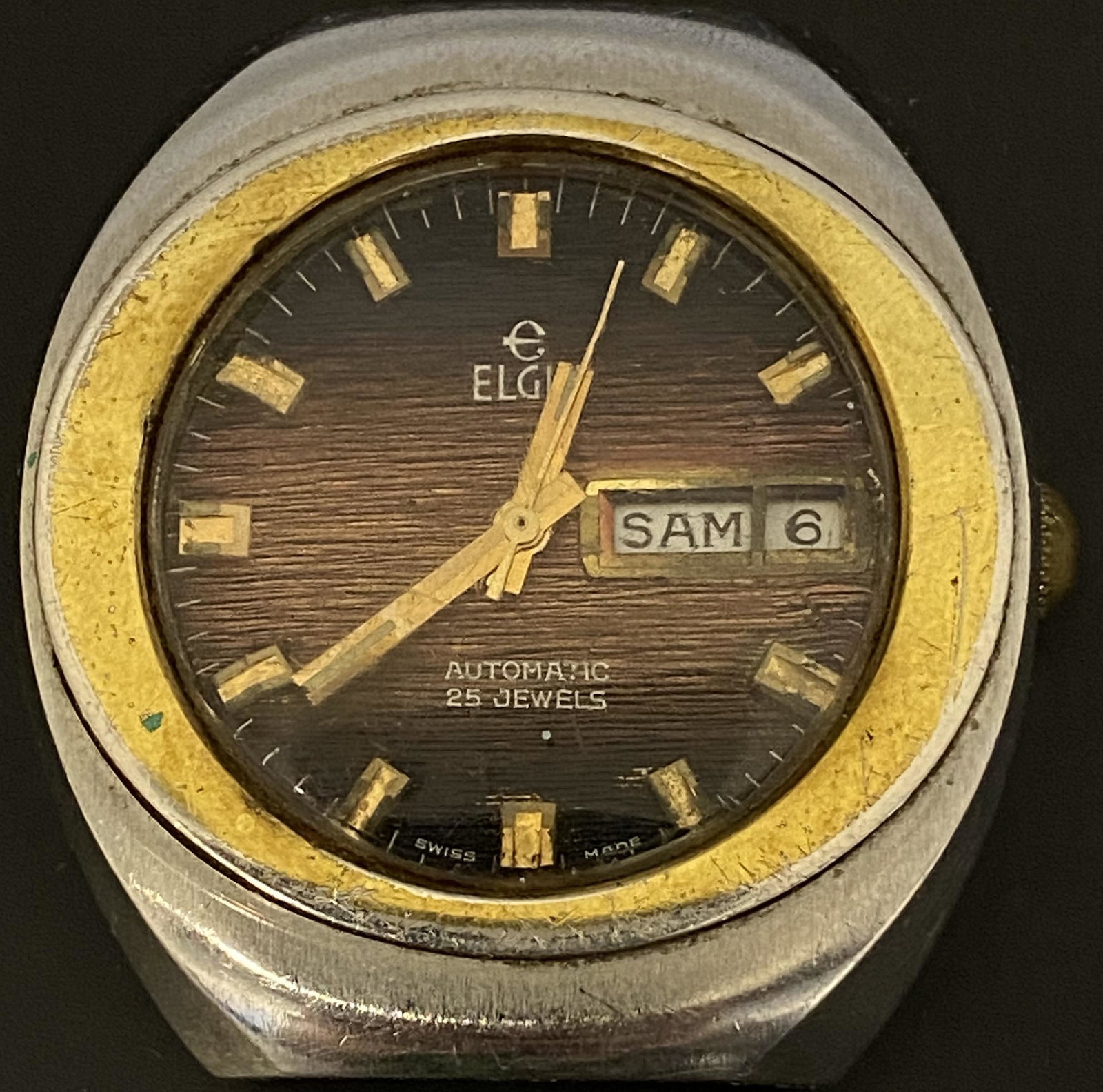 VINTAGE ELGIN 25 JEWELS AUTOMATIC MEN'S WATCH: VINTAGE ELGIN 25 JEWELS AUTOMATIC MEN'S WATCH The watch is pre-owned and runs. Diameter: 28mm (without the crown) *We can't garantee that the watch keeps accurate time, it wasn't tested long enough* S