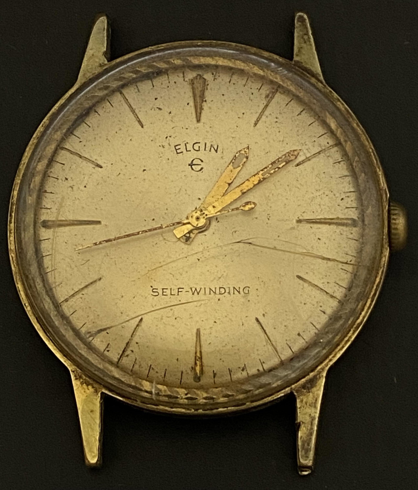 VINTAGE ELGIN GOLD FILLED AUTOMATIC MEN'S WATCH: VINTAGE ELGIN GOLD FILLED AUTOMATIC MEN'S WATCH The watch is pre-owned and runs. Diameter: 34mm (without the crown) *We can't garantee that the watch keeps accurate time, it wasn't tested long enough*