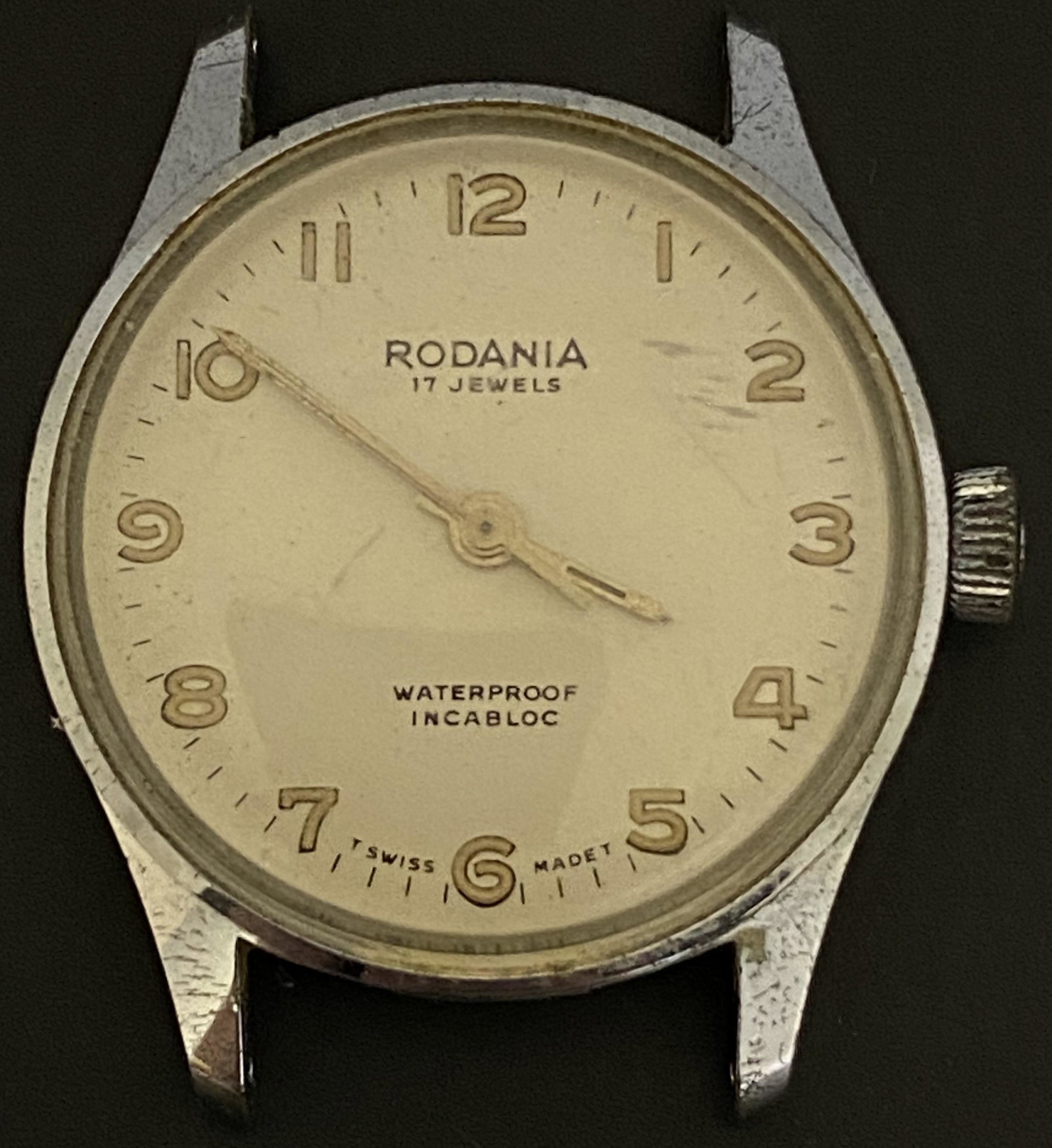 VINTAGE RODANIA 17 JEWELS WIND-UP MEN'S WATCH: VINTAGE RODANIA 17 JEWELS WIND-UP MEN'S WATCH The watch is pre-owned and runs. Diameter: 28mm (without the crown) *We can't garantee that the watch keeps accurate time, it wasn't tested long enough* S
