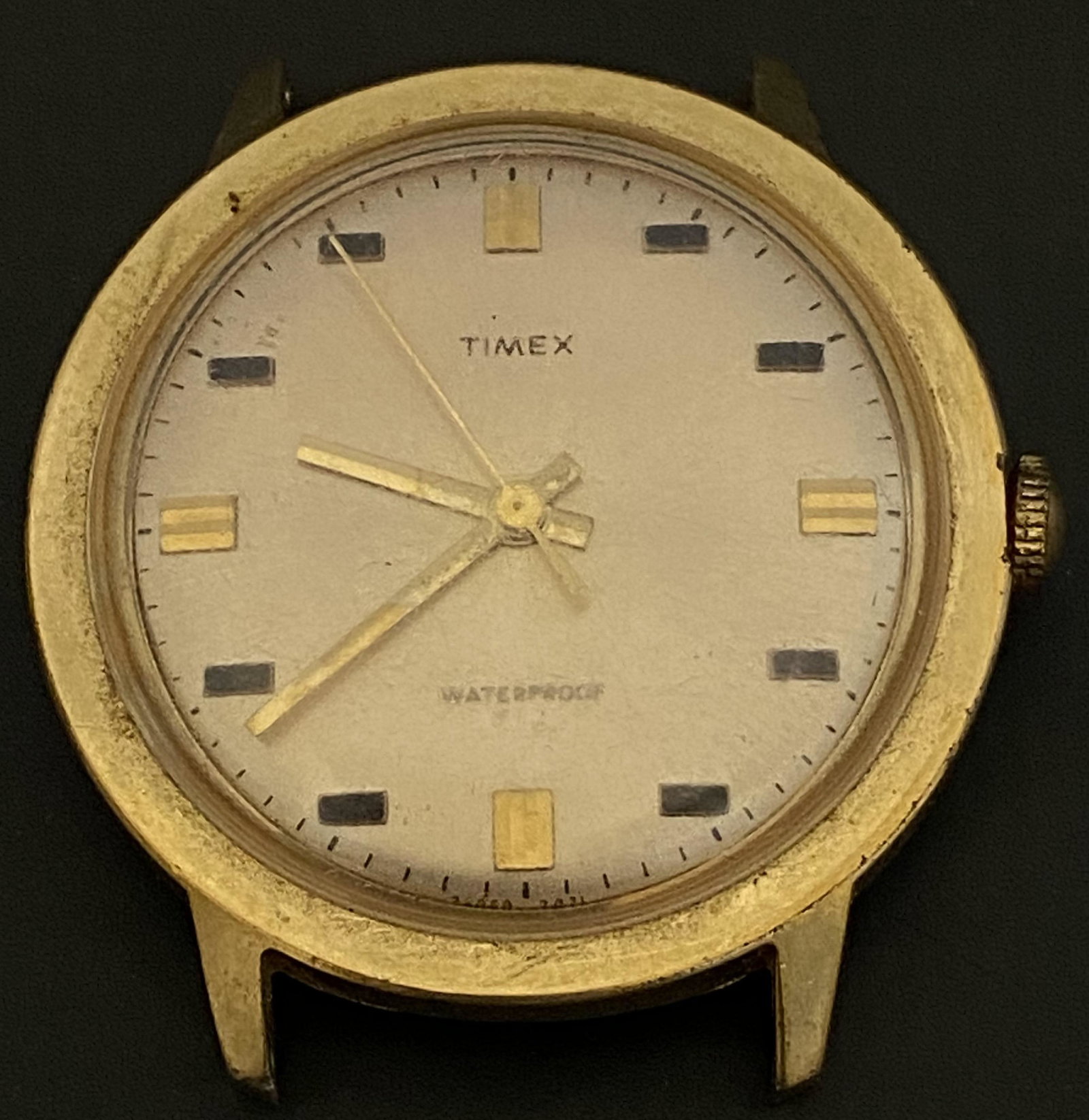 VINTAGE TIMEX GOLD FILLED WIND-UP MEN'S WATCH: VINTAGE TIMEX GOLD FILLED WIND-UP MEN'S WATCH The watch is pre-owned and runs. Diameter: 35mm (without the crown) *We can't garantee that the watch keeps accurate time, it wasn't tested long enough* S