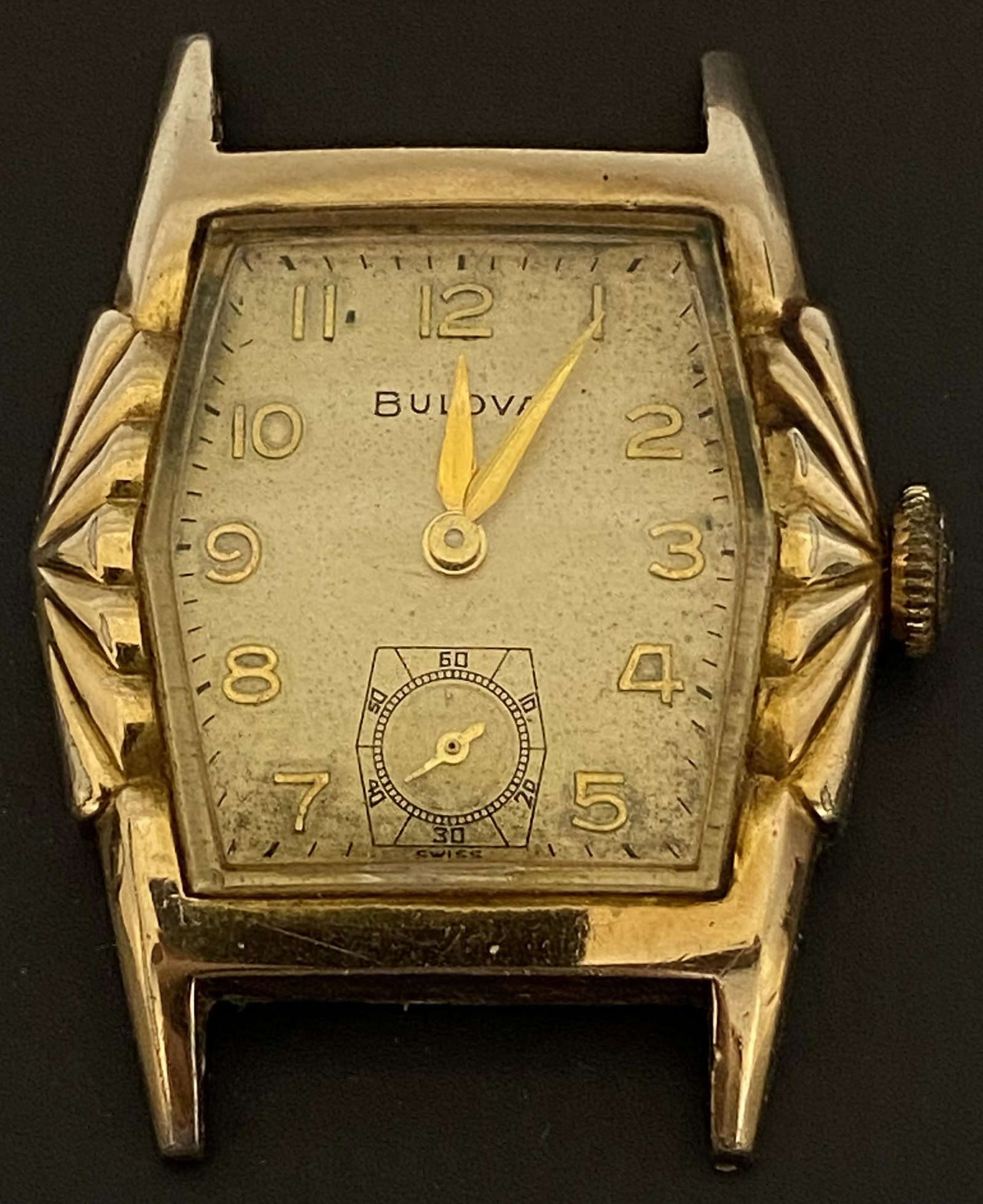 VINTAGE BULOVA GOLD FILLED WIND-UP MEN'S WATCH: VINTAGE BULOVA GOLD FILLED WIND-UP MEN'S WATCH The watch is pre-owned and runs. Diameter: 27mm (without the crown) *We can't garantee that the watch keeps accurate time, it wasn't tested long enough* 