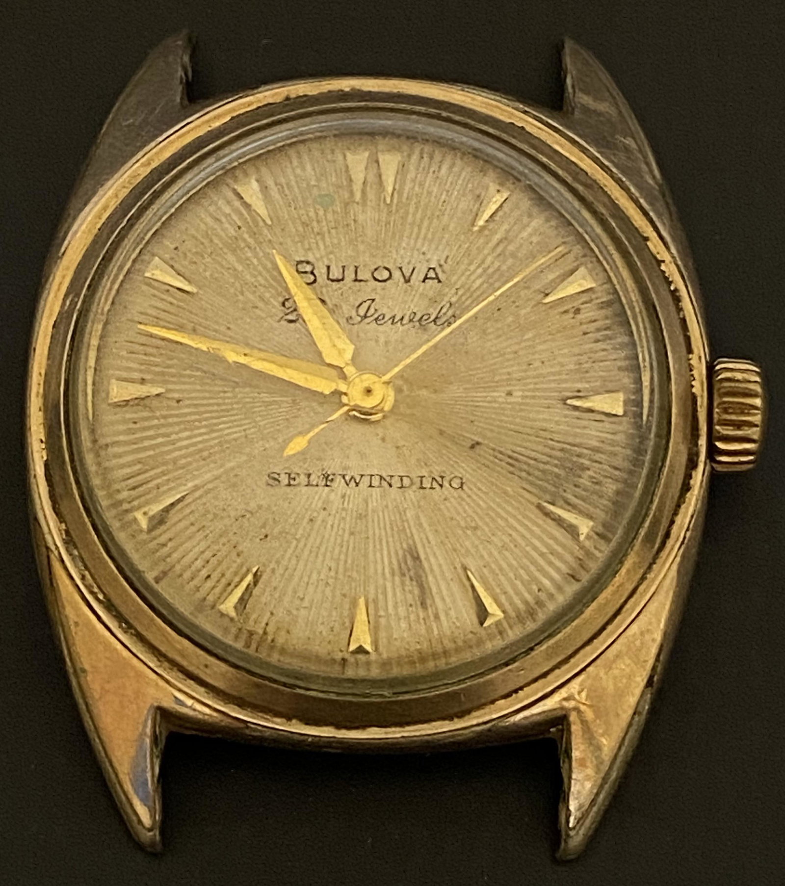 ANTIQUE BULOVA 23 JEWELS GOLD FILLED AUTOMATIC MEN'S WATCH: ANTIQUE BULOVA 23 JEWELS GOLD FILLED AUTOMATIC MEN'S WATCH The watch is pre-owned and runs. Diameter: 31mm (without the crown) *We can't garantee that the watch keeps accurate time, it wasn't tested l