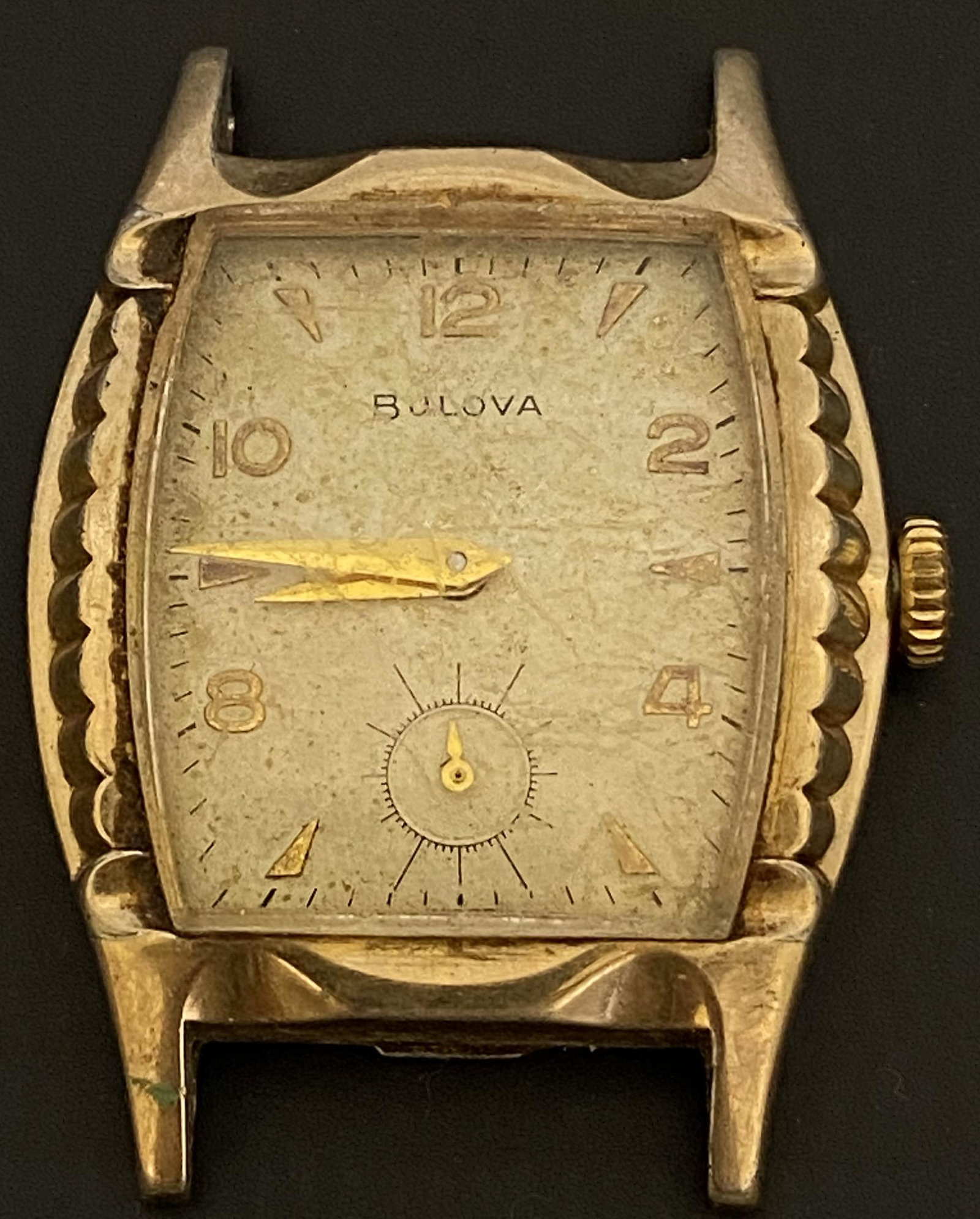VINTAGE BULOVA GOLD FILLED WIND-UP MEN'S WATCH: VINTAGE BULOVA GOLD FILLED WIND-UP MEN'S WATCH The watch is pre-owned and doesn't run. Diameter: 27mm (without the crown) SHIPPING FEE CANADA 15,00$ USA 20.00$ We add 5$ by additional item