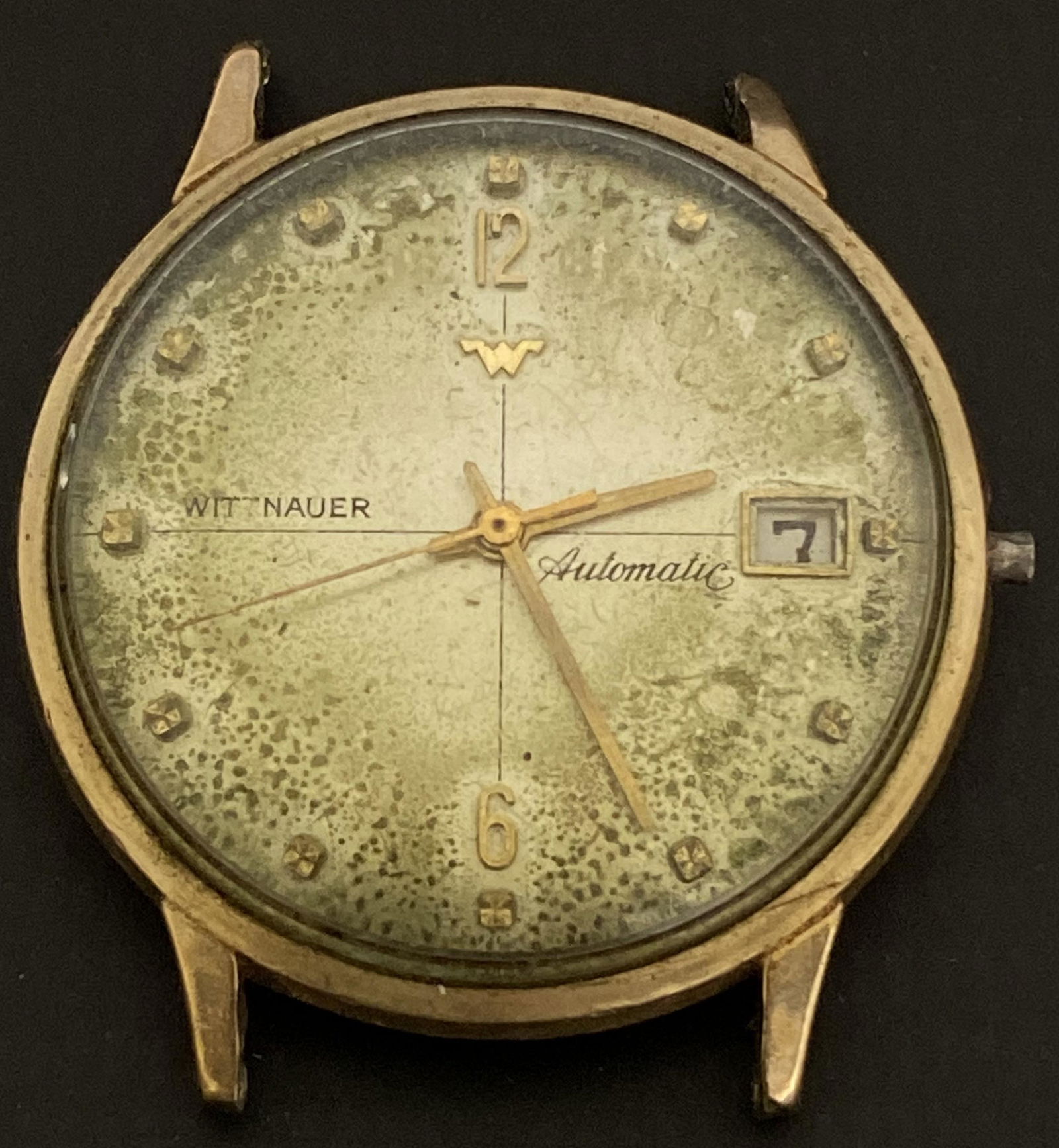 VINTAGE WITTNAUER GOLD FILLED AUTOMATIC MEN'S WATCH: VINTAGE WITTNAUER GOLD FILLED AUTOMATIC MEN'S WATCH The watch is pre-owned and doesn't run. Diameter: 34mm (without the crown) SHIPPING FEE CANADA 15,00$ USA 20.00$ We add 5$ by additional item