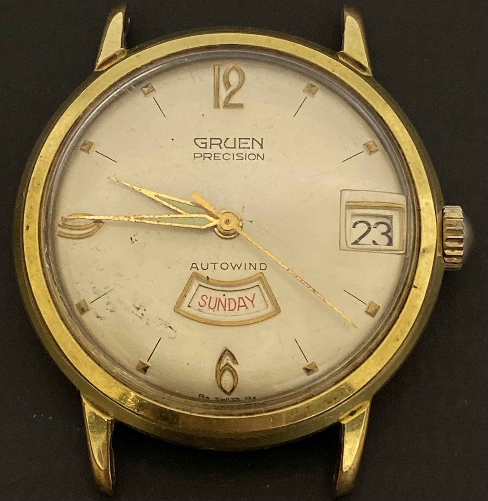 VINTAGE GRUEN GOLD FILLED AUTOMATIC MEN'S WATCH: VINTAGE GRUEN GOLD FILLED AUTOMATIC MEN'S WATCH The watch is pre-owned and runs. Diameter: 34mm (without the crown) *We can't garantee that the watch keeps accurate time, it wasn't tested long enough*