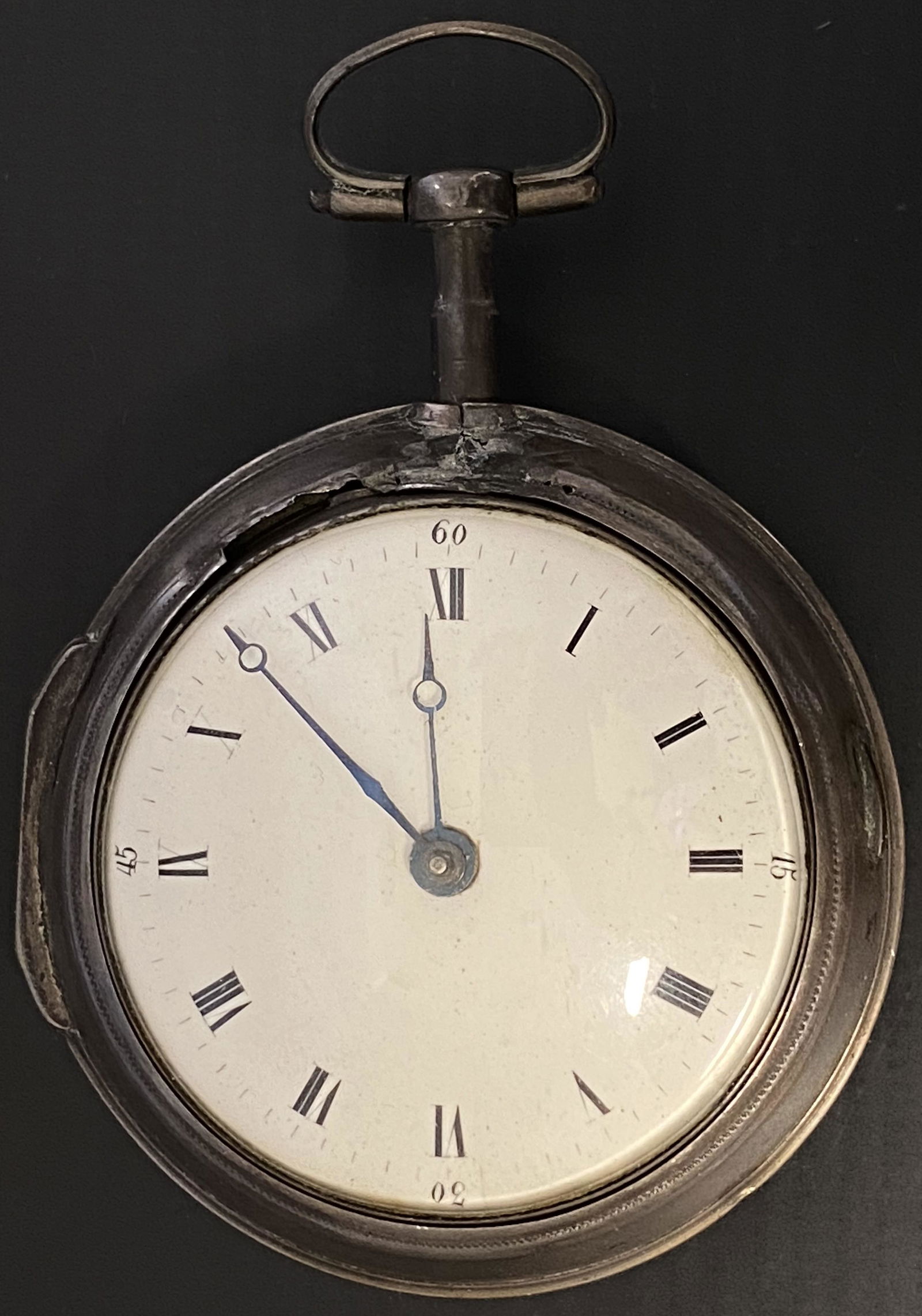 ANTIQUE SILVER CHAIN MOVEMENT POCKET WATCH WITH CASE: ANTIQUE SILVER CHAIN MOVEMENT POCKET WATCH WITH CASE The watch is pre-owned and doesn't run. Diameter: 2 in SHIPPING FEE CANADA 15,00$ USA 20.00$ We add 5$ by additional item