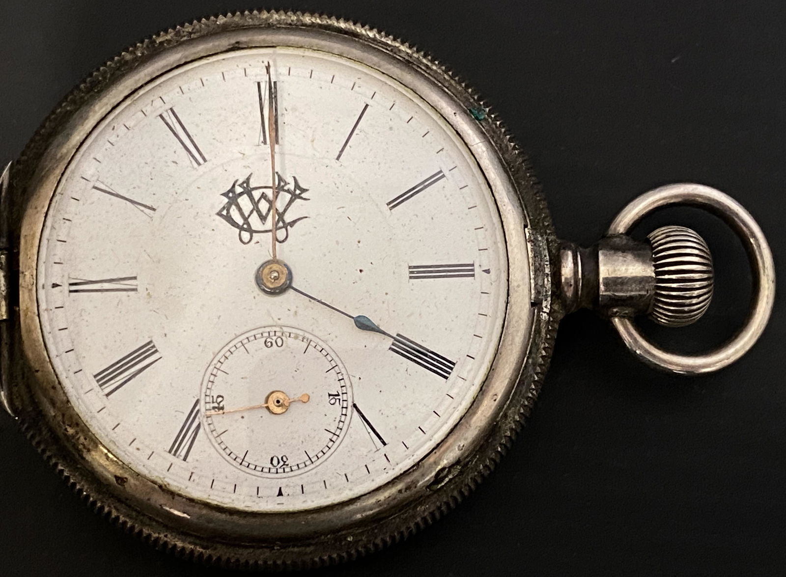 ANTIQUE COIN SILVER POCKET WATCH: ANTIQUE COIN SILVER POCKET WATCH The watch is pre-owned and doesn't run. Diameter: 1 5/8 in SHIPPING FEE CANADA 15,00$ USA 20.00$ We add 5$ by additional item