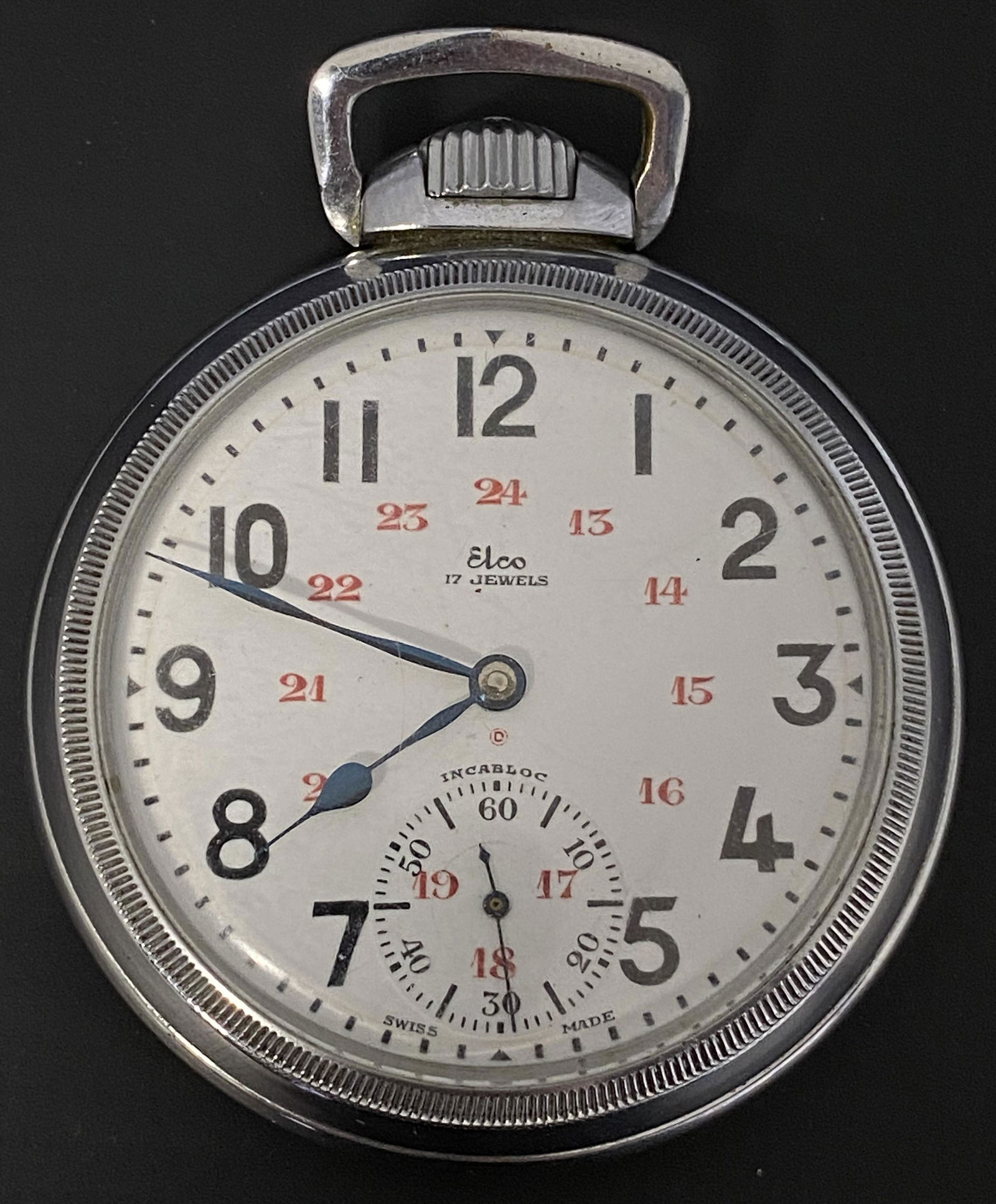 VINTAGE ELCO 17 JEWELS NICKEL SILVER POCKET WATCH: VINTAGE ELCO 17 JEWELS NICKEL SILVER POCKET WATCH The watch is pre-owned and runs. Diameter: 2 in *We can't garantee that the watch keeps accurate time, it wasn't tested long enough* SHIPPING FEE CANA
