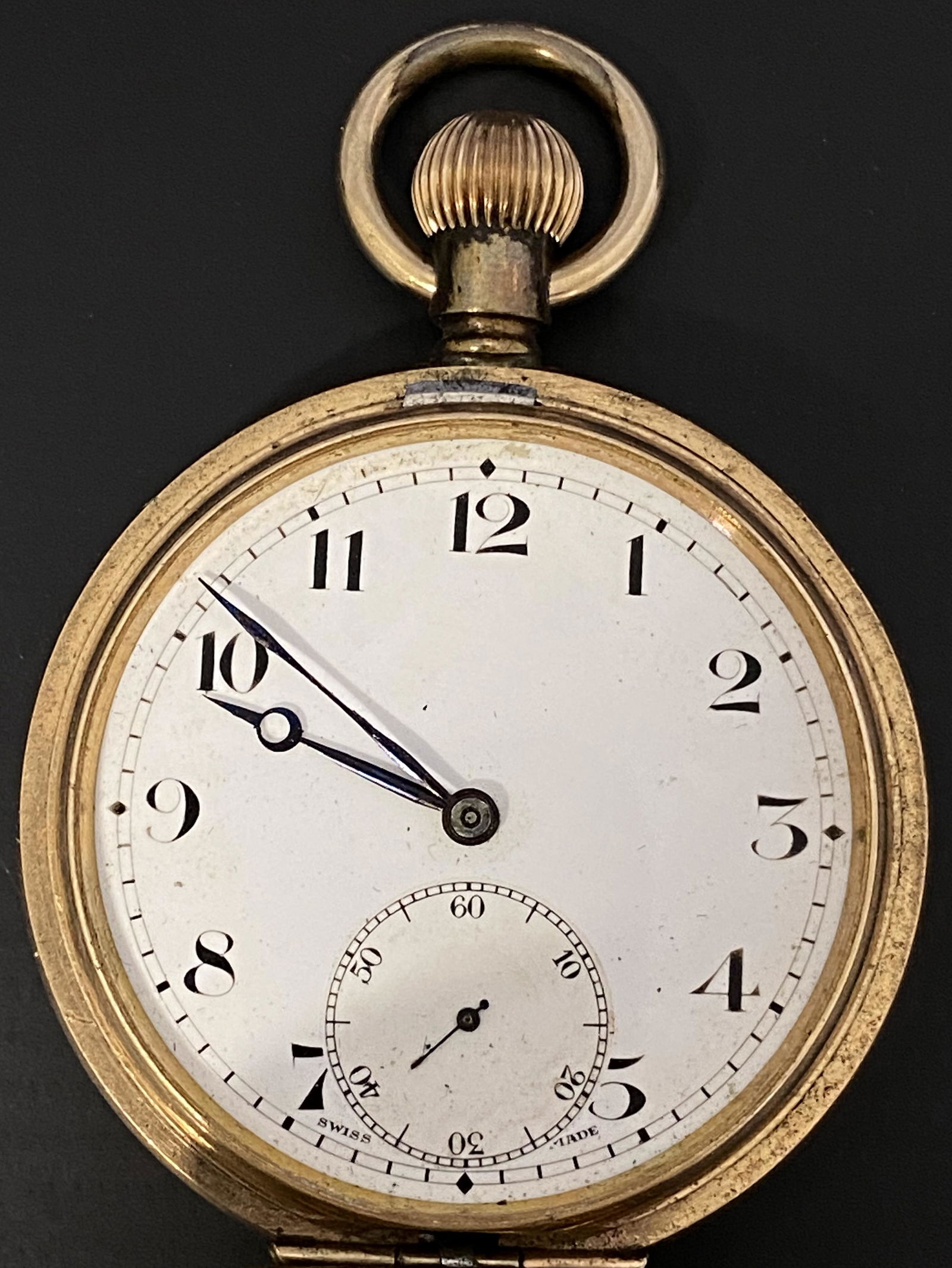 ANTIQUE GOLD FILLED POCKET WATCH: ANTIQUE GOLD FILLED POCKET WATCH The watch is pre-owned and doesn't run. Diameter: 2 in SHIPPING FEE CANADA 15,00$ USA 20.00$ We add 5$ by additional item