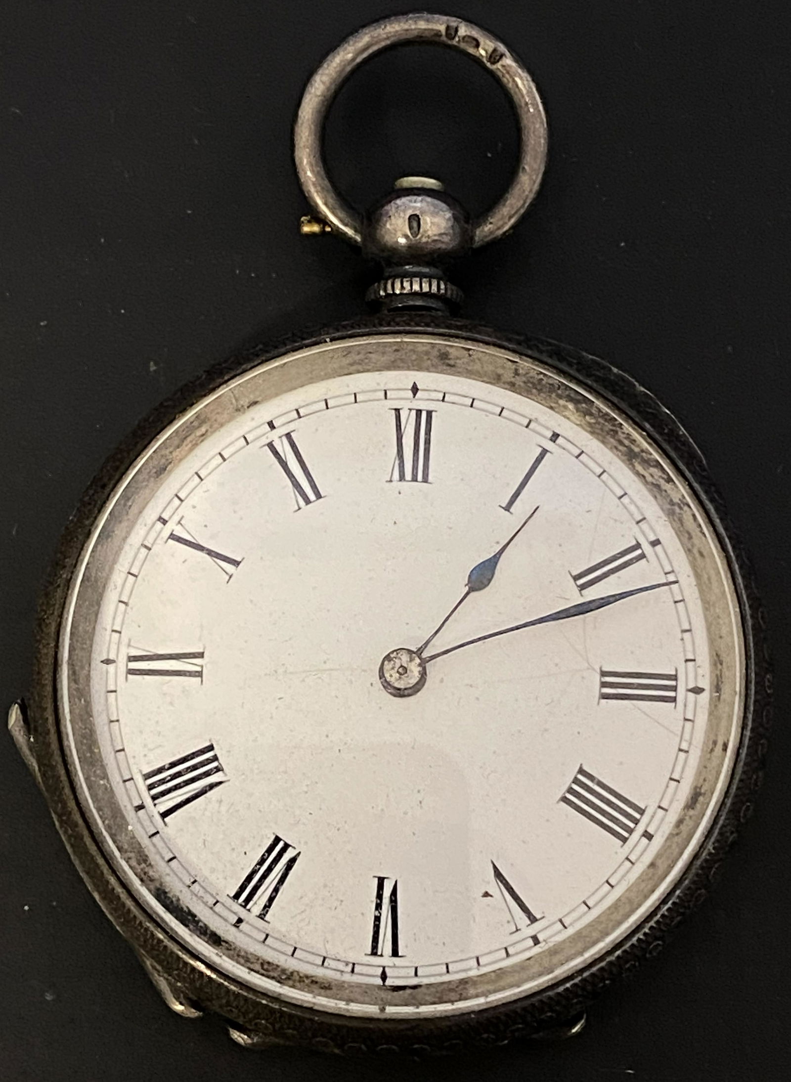 ANTIQUE 0.935 SILVER POCKET WATCH: ANTIQUE 0.935 SILVER POCKET WATCH The watch is pre-owned and doesn't run. Diameter: 1 1/2 in SHIPPING FEE CANADA 15,00$ USA 20.00$ We add 5$ by additional item