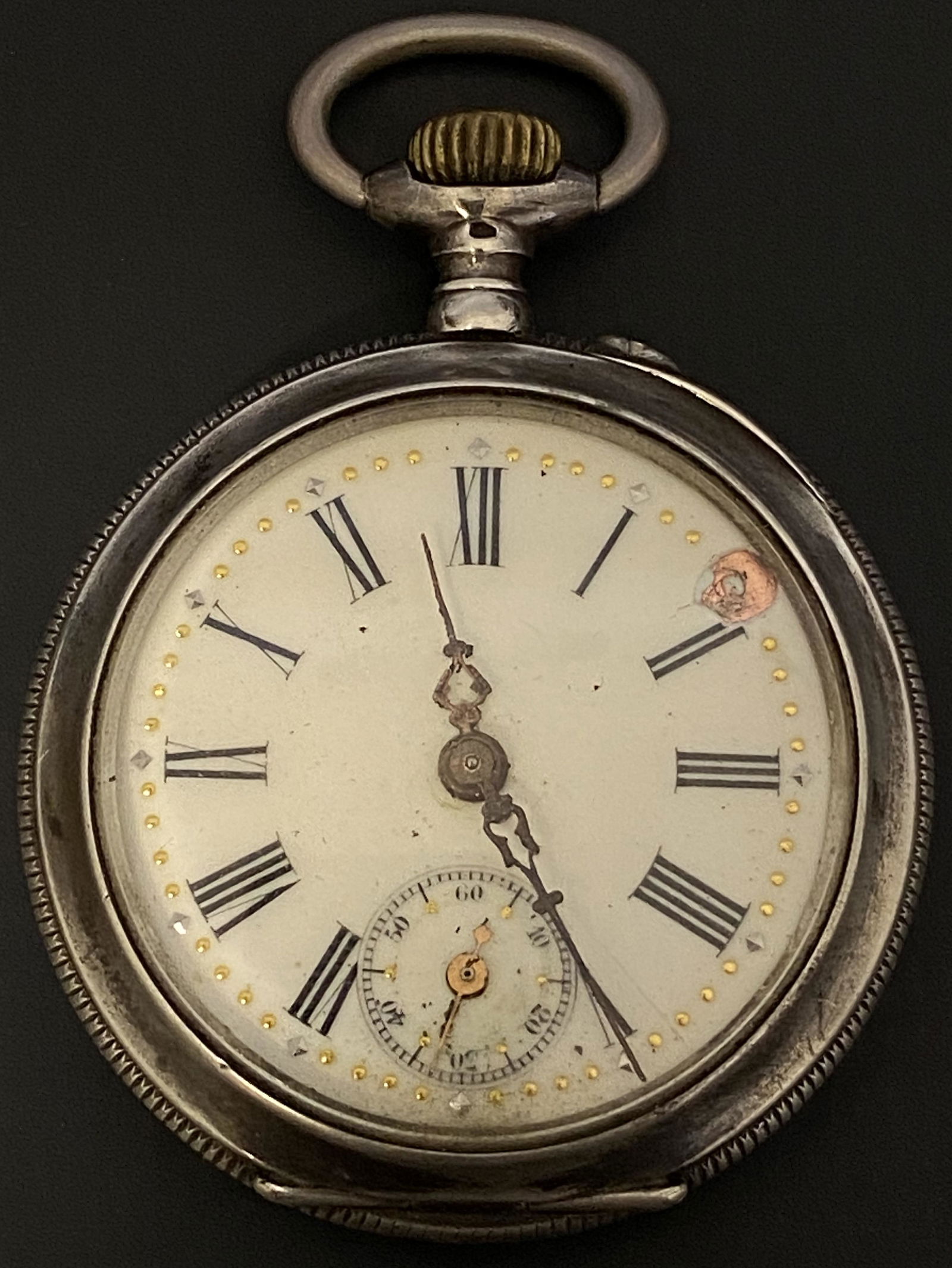 ANTIQUE 0.800 SILVER POCKET WATCH: ANTIQUE 0.800 SILVER POCKET WATCH The watch is pre-owned and doesn't run. Diameter: 1 3/4 in SHIPPING FEE CANADA 15,00$ USA 20.00$ We add 5$ by additional item