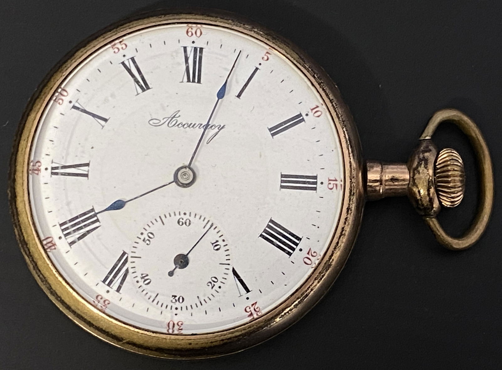 ANTIQUE ACCURACY 21 JEWELS GOLD FILLED POCKET WATCH: ANTIQUE ACCURACY 21 JEWELS GOLD FILLED POCKET WATCH The watch is pre-owned and doesn't run. Diameter: 2 in SHIPPING FEE CANADA 15,00$ USA 20.00$ We add 5$ by additional item