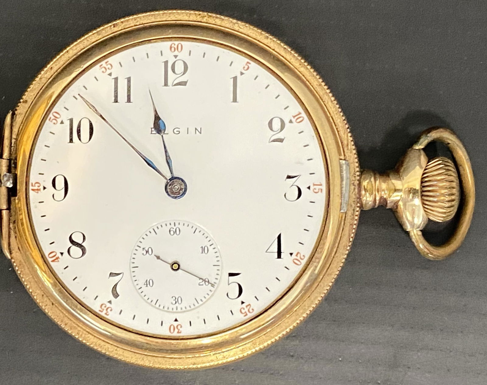 ANTIQUE ELGIN 15 JEWELS GOLD FILLED POCKET WATCH: ANTIQUE ELGIN 15 JEWELS GOLD FILLED POCKET WATCH The watch is pre-owned and doesn't run. Diameter: 2 INCHES SHIPPING FEE CANADA 15,00$ USA 20.00$ We add 5$ by additional item