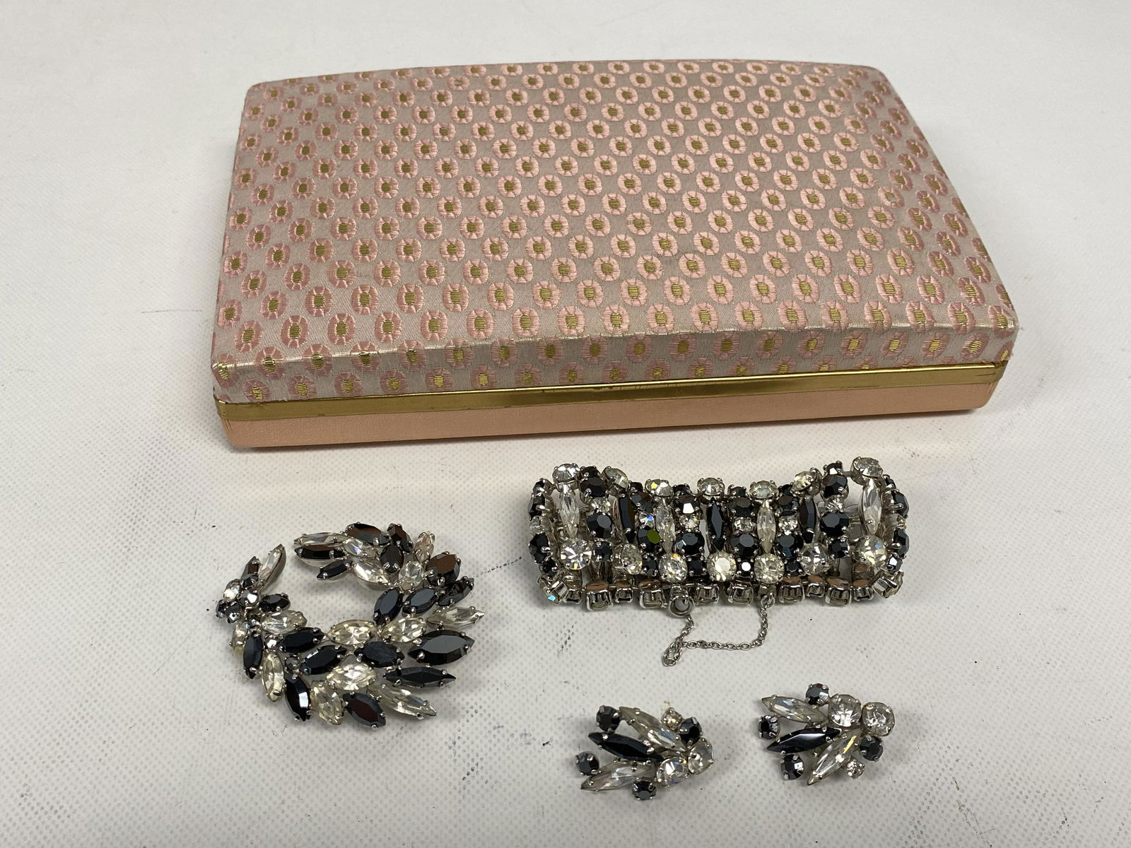 VINTAGE SHERMAN RHINESTONES BROOCH, BRACELET & EARRINGS SET WITH BOX (1 of 9)