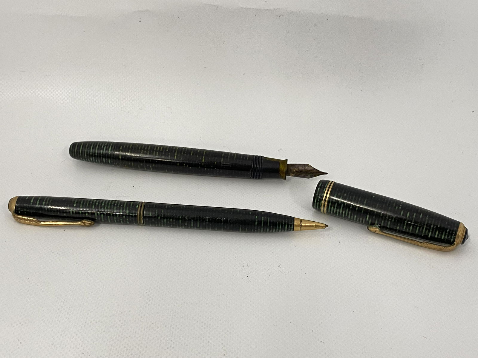 VINTAGE PARKER FOUNTAIN PEN & PENCIL SET (1 of 7)