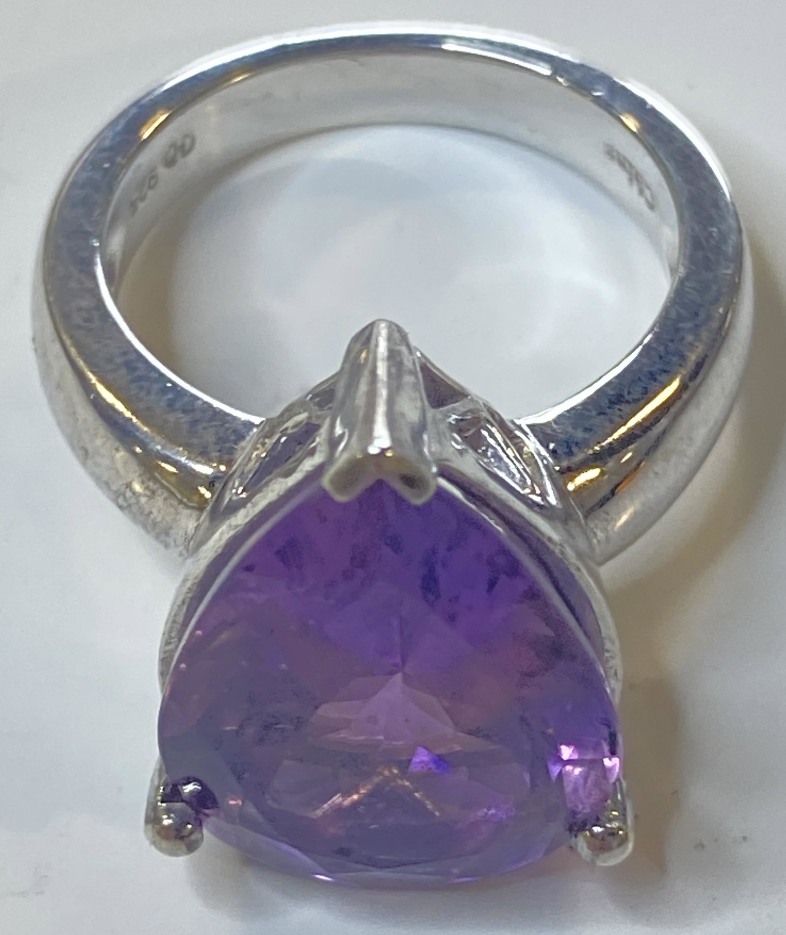 VINTAGE STERLING SILVER SOLITAIRE RING WITH PEAR SHAPED PURPLE STONE (1 of 4)