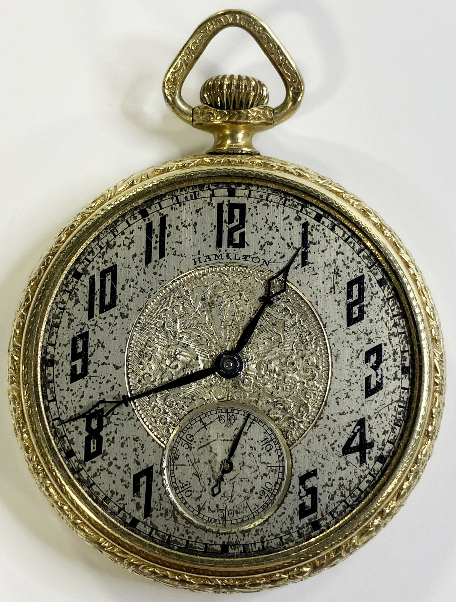 ANTIQUE HAMILTON 17 JEWELS GOLD-FILLED POCKET WATCH: ANTIQUE HAMILTON 17 JEWELS GOLD-FILLED POCKET WATCH The watch is pre-owned and doesn't run. Diameter: 1 7/8 in SHIPPING FEE CANADA 15,00$ USA 20.00$ Combined shipping is available for an extra fee, bu