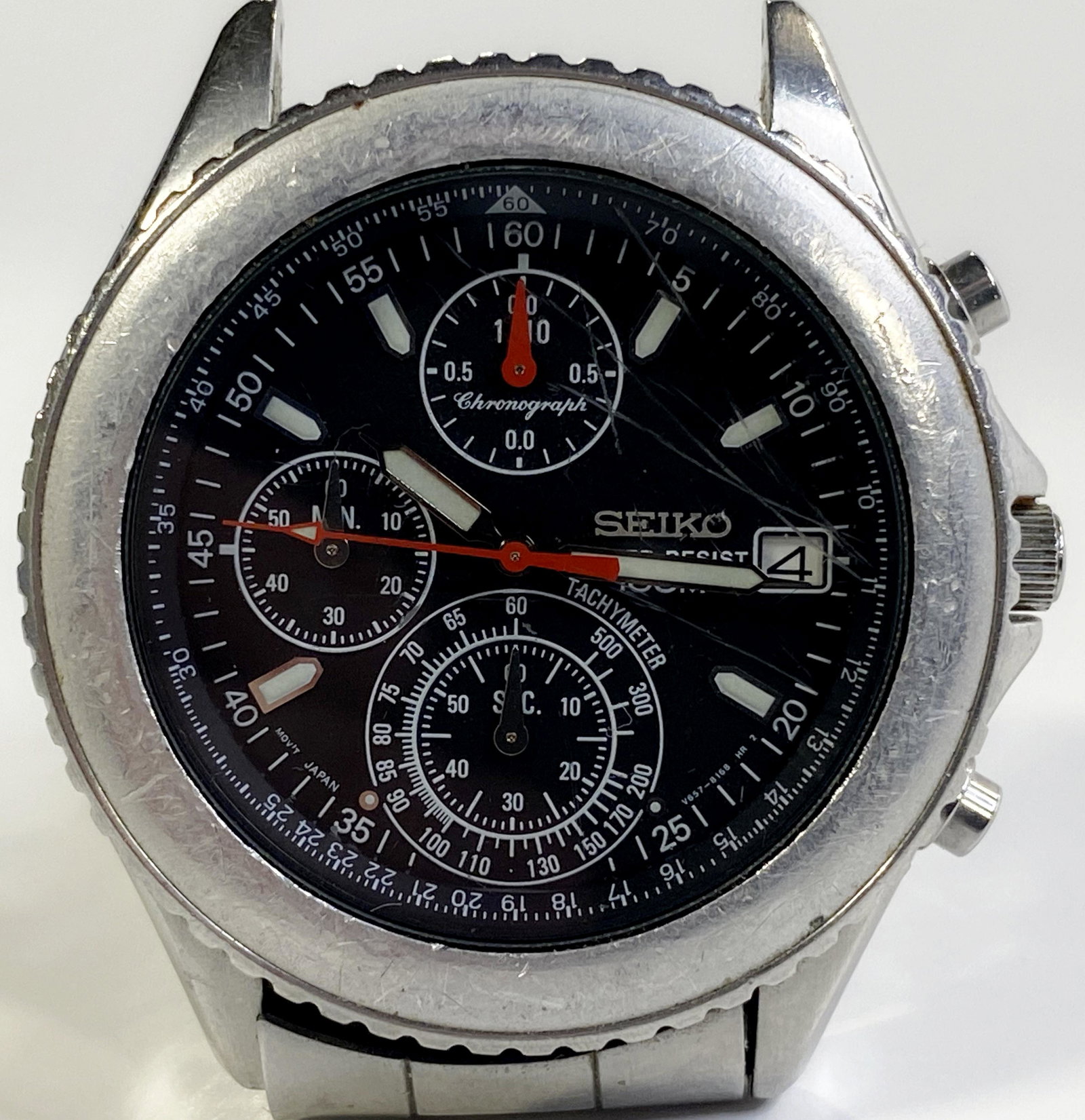 SEIKO V657-8120 BATTERY MEN'S WATCH: SEIKO V657-8120 BATTERY MEN'S WATCH The watch is pre-owned and runs. Diameter: 43 mm *We can't garantee that the watch keeps accurate time, it wasn't tested long enough* SHIPPING FEE CANADA 15,00$ USA