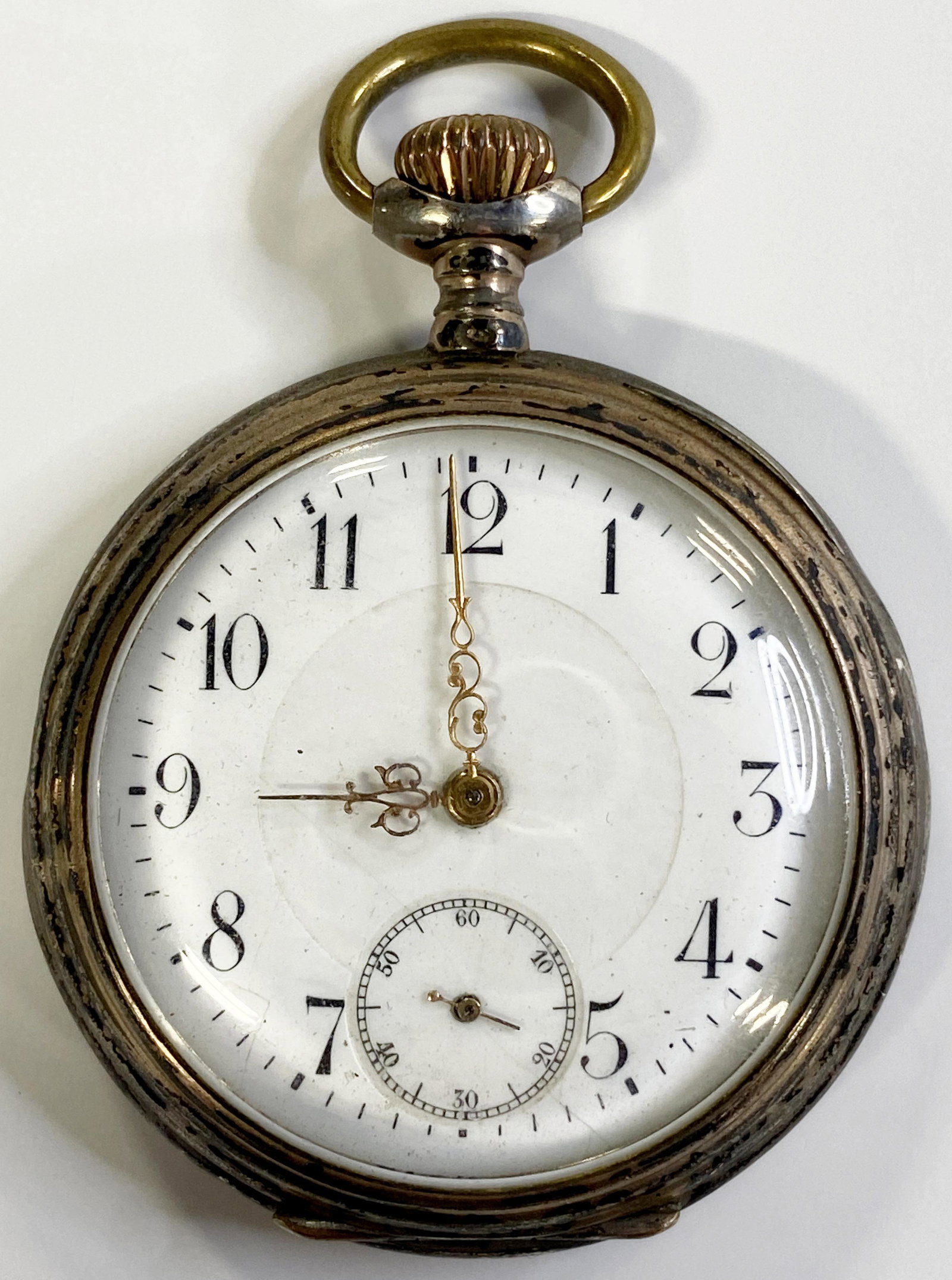 ANTIQUE 0,800 SILVER POCKET WATCH: ANTIQUE 0,800 SILVER POCKET WATCH The watch is pre-owned and runs. Diameter: 1 7/8 in *We can't garantee that the watch keeps accurate time, it wasn't tested long enough* SHIPPING FEE CANADA 15,00$ US