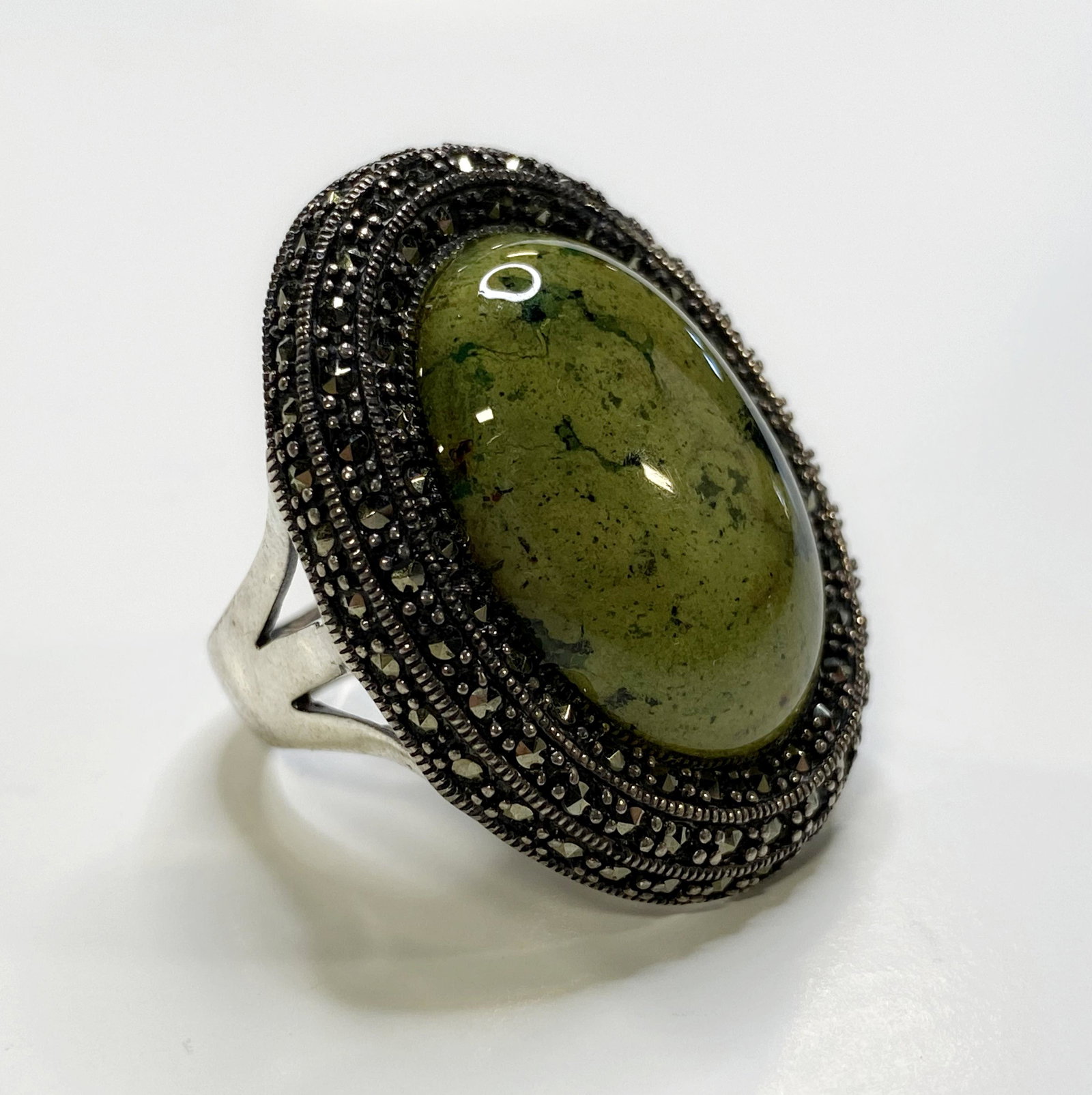 VINTAGE STERLING SILVER COCKTAIL RING GREEN STONE (1 of 4)