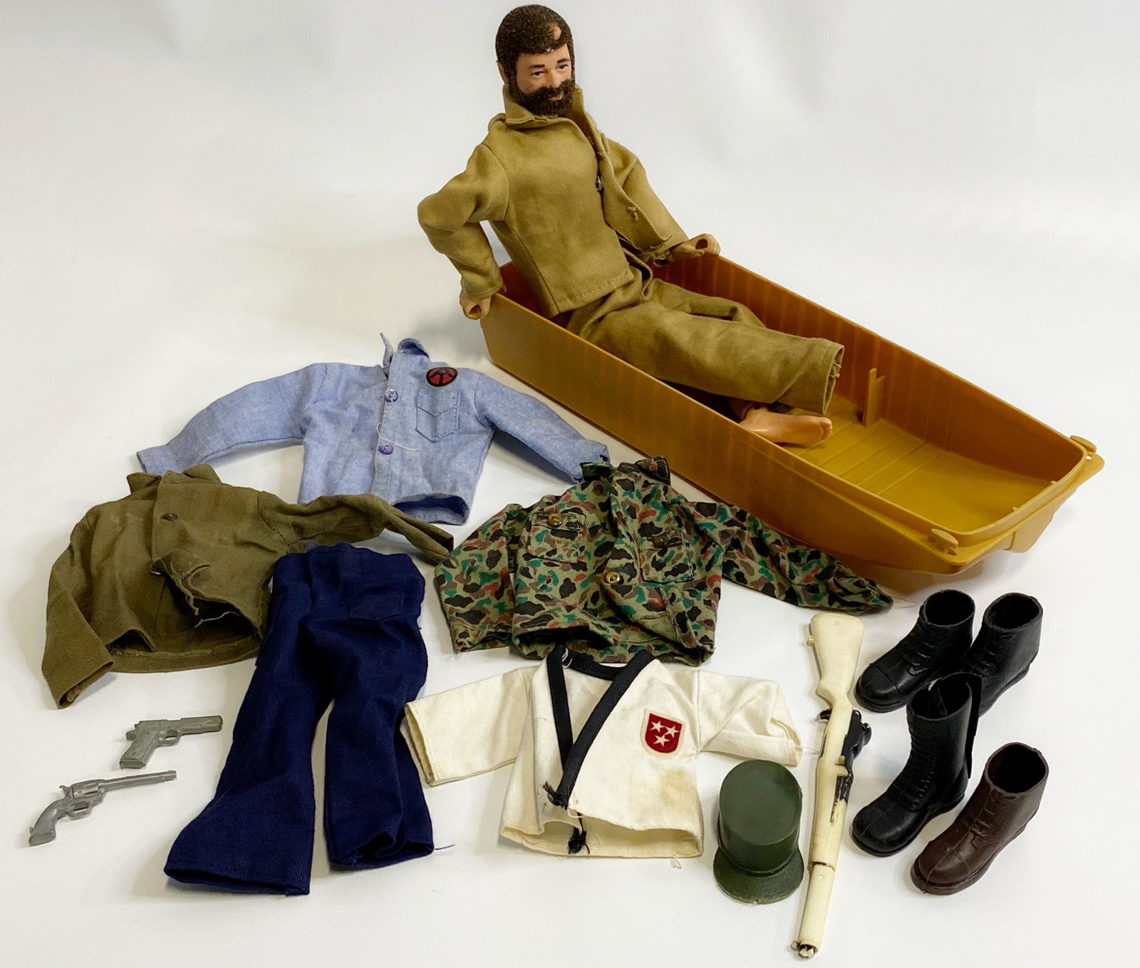 1964 HASBRO GI JOE ACTION FIGURE & ACCESSORIES: 1964 HASBRO GI JOE ACTION FIGURE & ACCESSORIES The toy is pre-owned. SHIPPING FEE CANADA 20,00$ USA 25.00$ Combined shipping is available for an extra fee, but only on items won on the same date. *All