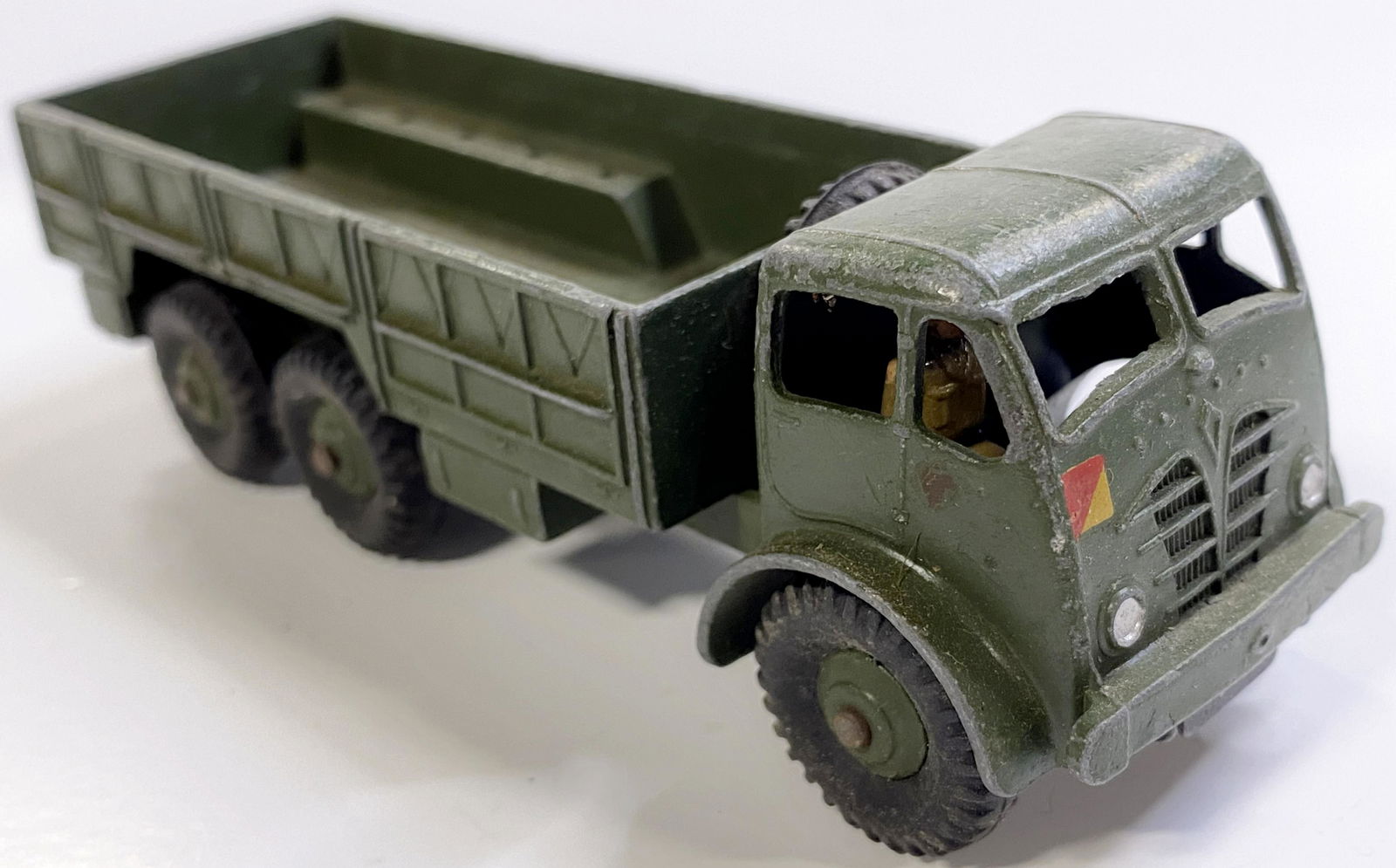 VINTAGE DINKY TOYS IO TON ARMY TRUCK #622: VINTAGE DINKY TOYS IO TON ARMY TRUCK #622 The toy is pre-owned. SHIPPING FEE CANADA 15,00$ USA 20.00$ Combined shipping is available for an extra fee, but only on items won on the same date. *All pri
