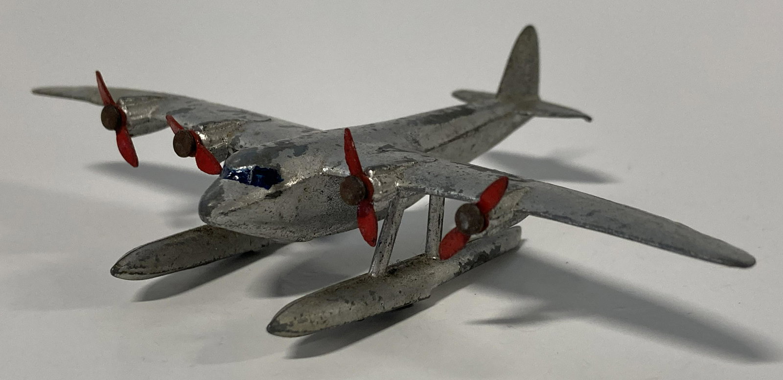 VINTAGE DINKY TOYS SEAPLANE: VINTAGE DINKY TOYS SEAPLANE The toy is pre-owned. SHIPPING FEE CANADA 15,00$ USA 20.00$ Combined shipping is available for an extra fee, but only on items won on the same date. *All prices are in USD*