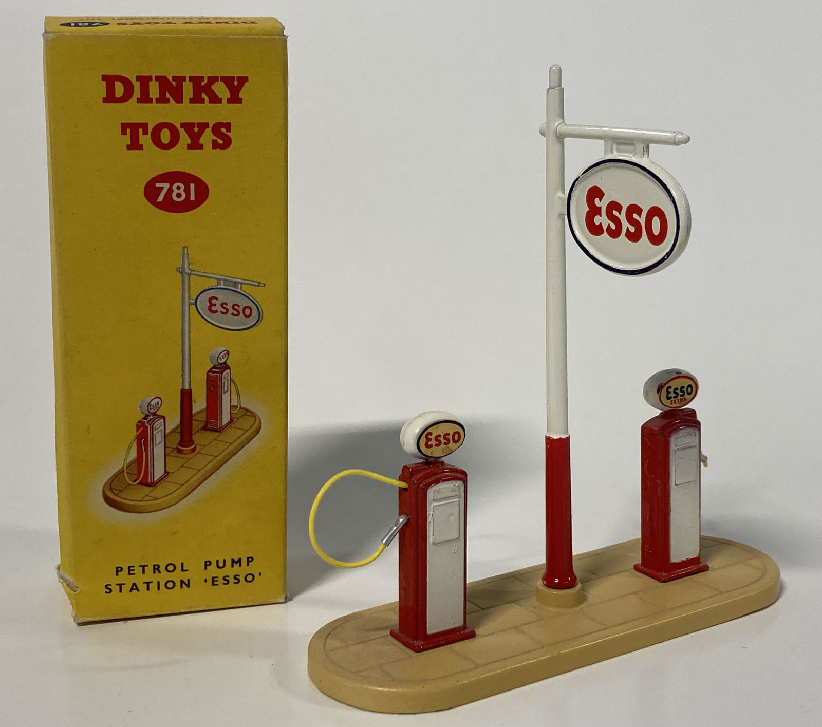 【Dinky Supertoys】943 Essoタンクローリーボックス付 Dinky Toys 943 ESSO Tanker - QDT