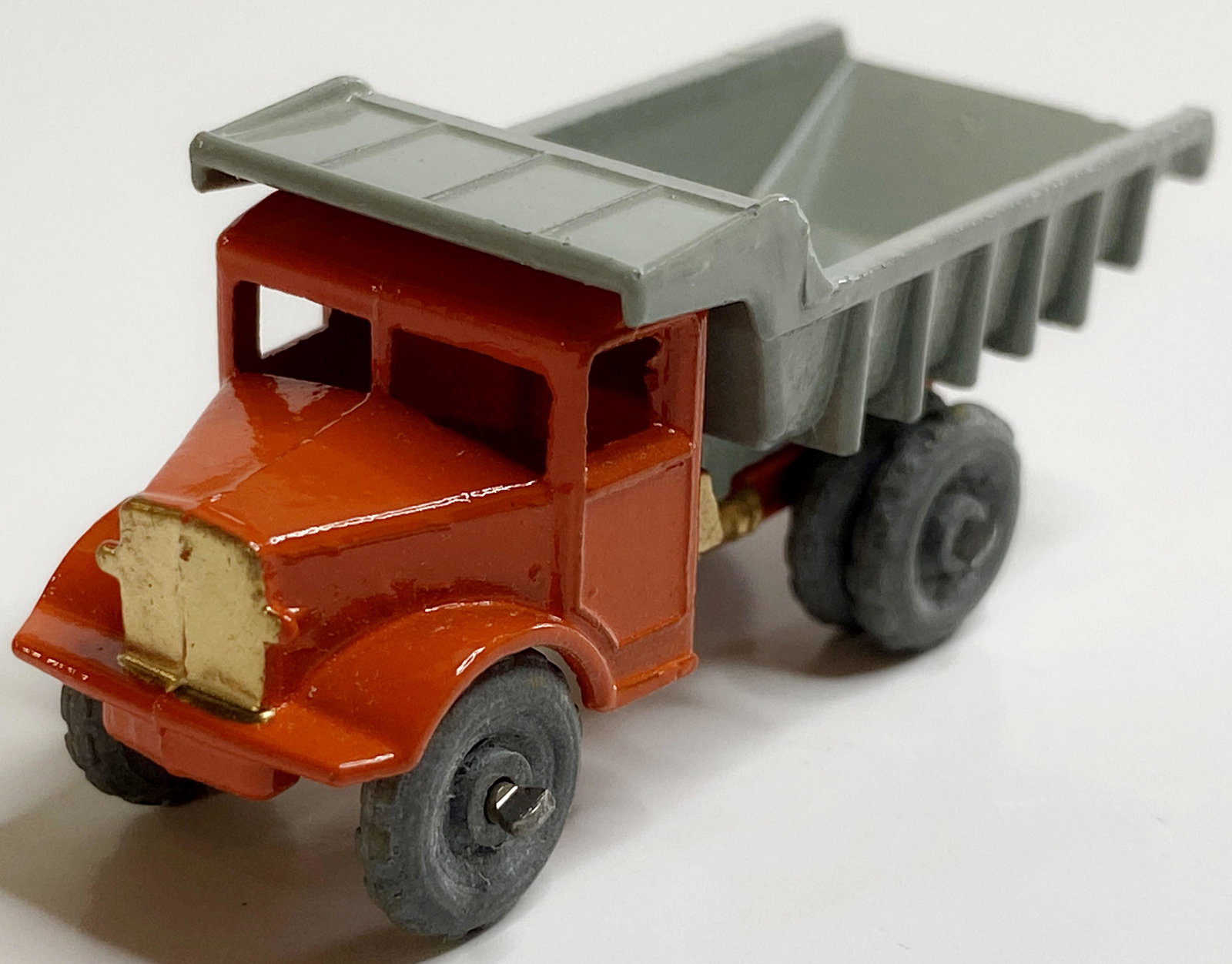 VINTAGE LESNEY MATCHBOX DUMPER TRUCK (1 of 5)