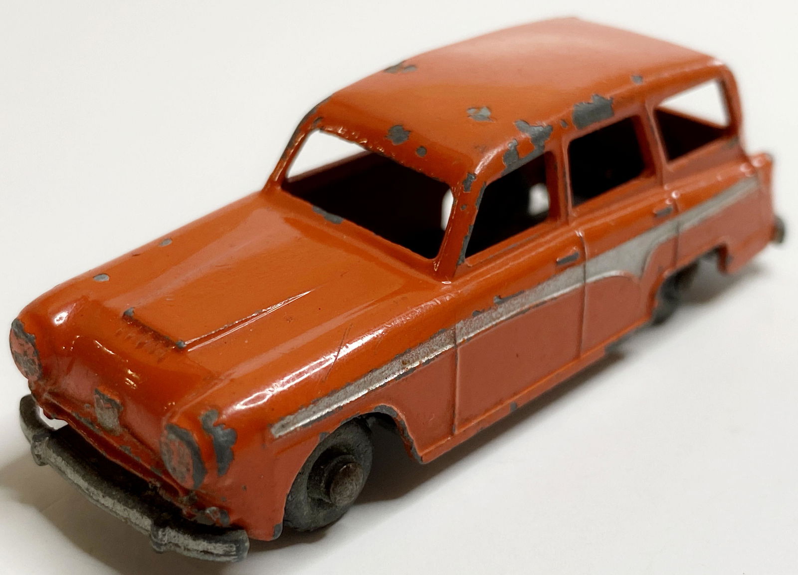 VINTAGE LESNEY MATCHBOX WESTMINSTER COUNTRYMAN #15 (1 of 3)