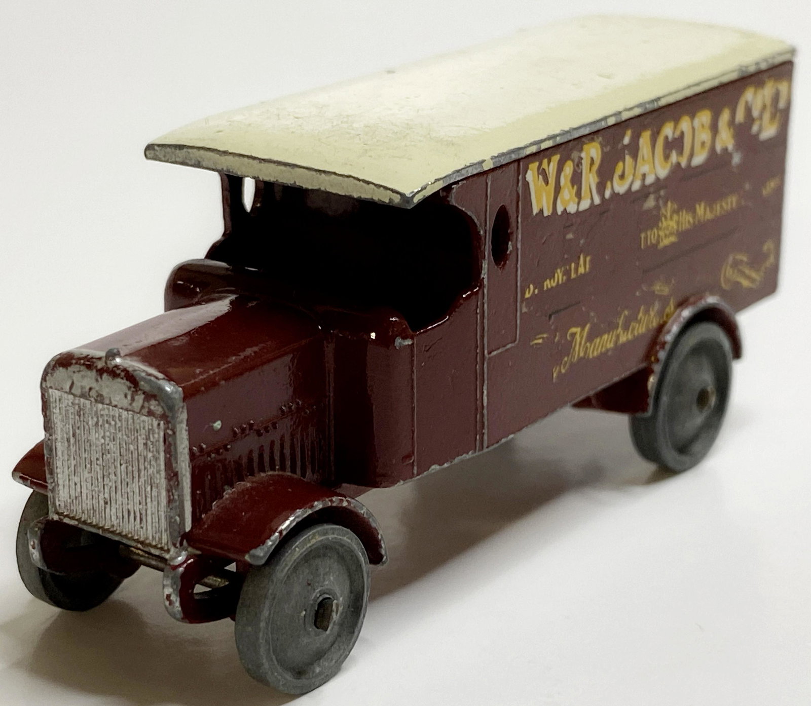 VINTAGE LESNEY MATCHBOX 4 TON LEYLAND #7: VINTAGE LESNEY MATCHBOX 4 TON LEYLAND #7 The toy is pre-owned. SHIPPING FEE CANADA 15,00$ USA 20.00$ Combined shipping is available for an extra fee, but only on items won on the same date. *All price