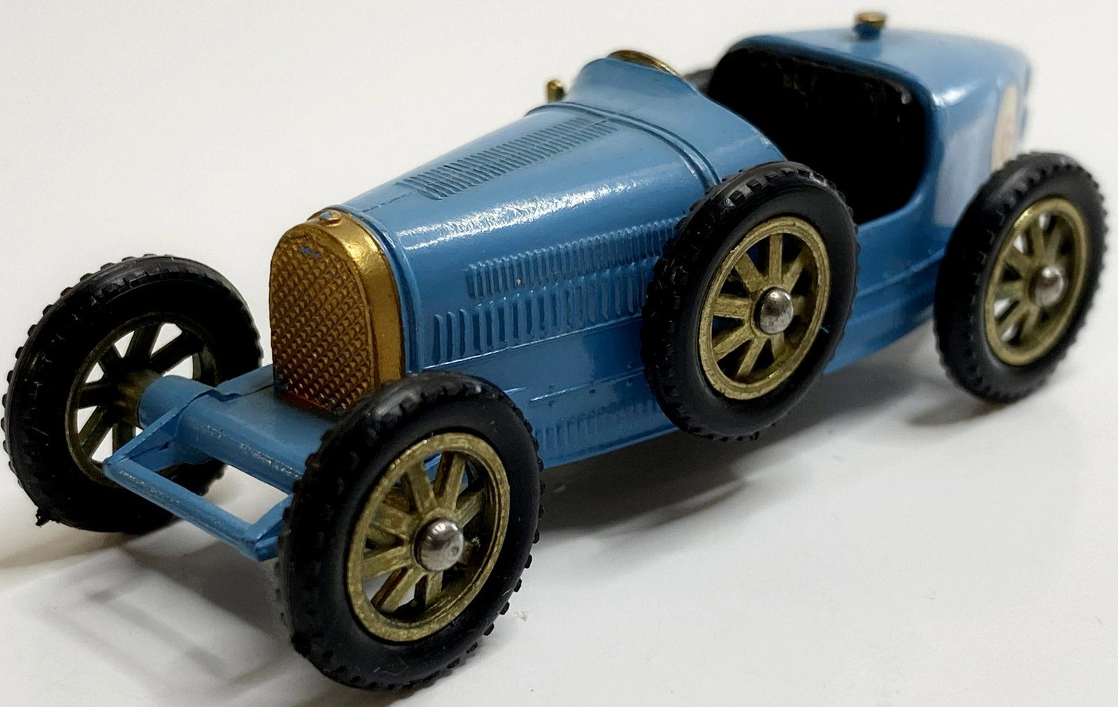 VINTAGE LESNEY MATCHBOX BUGATTI 1926 #5: VINTAGE LESNEY MATCHBOX BUGATTI 1926 #5 The toy is pre-owned. Condition: Mint SHIPPING FEE CANADA 15,00$ USA 20.00$ Combined shipping is available for an extra fee, but only on items won on the same d